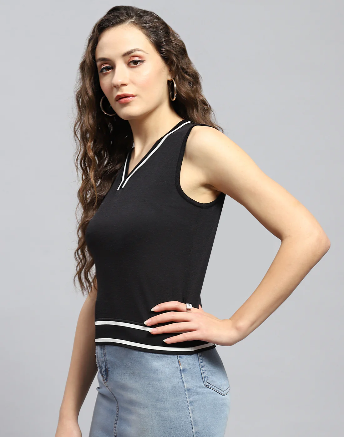 Women Black Solid V Neck Sleeveless Top - Image 3