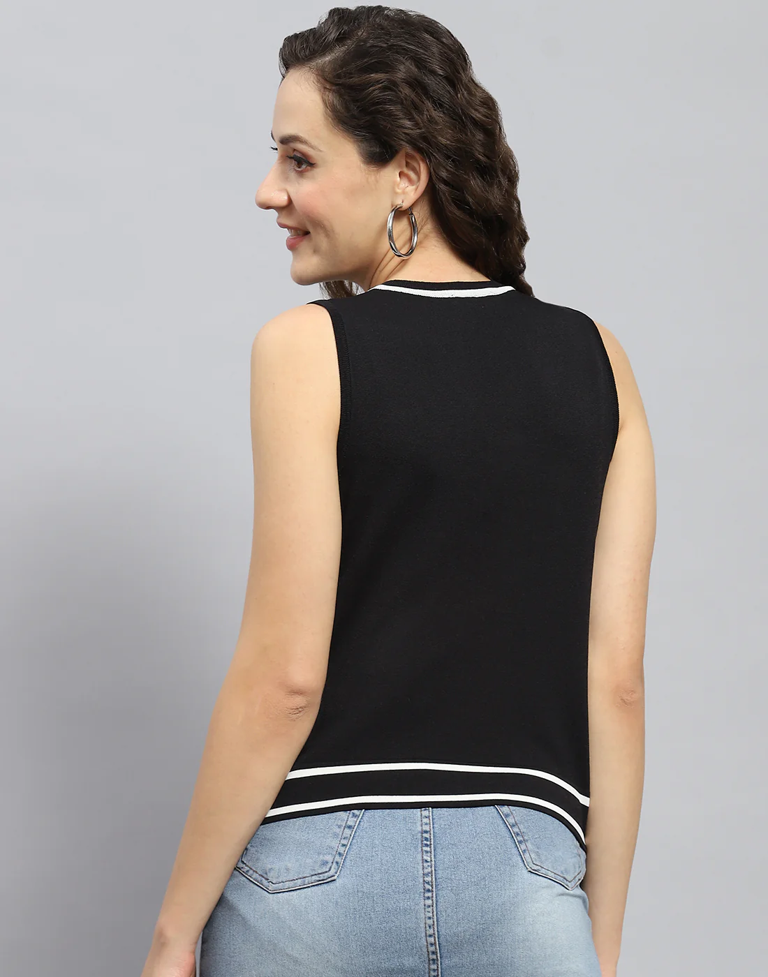 Women Black Solid V Neck Sleeveless Top - Image 5