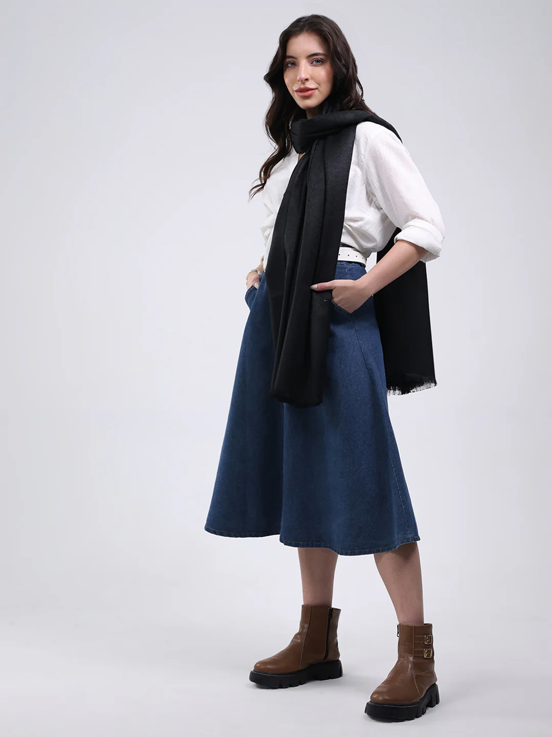 Women Black Solid Wool Blend Shawl - Image 3