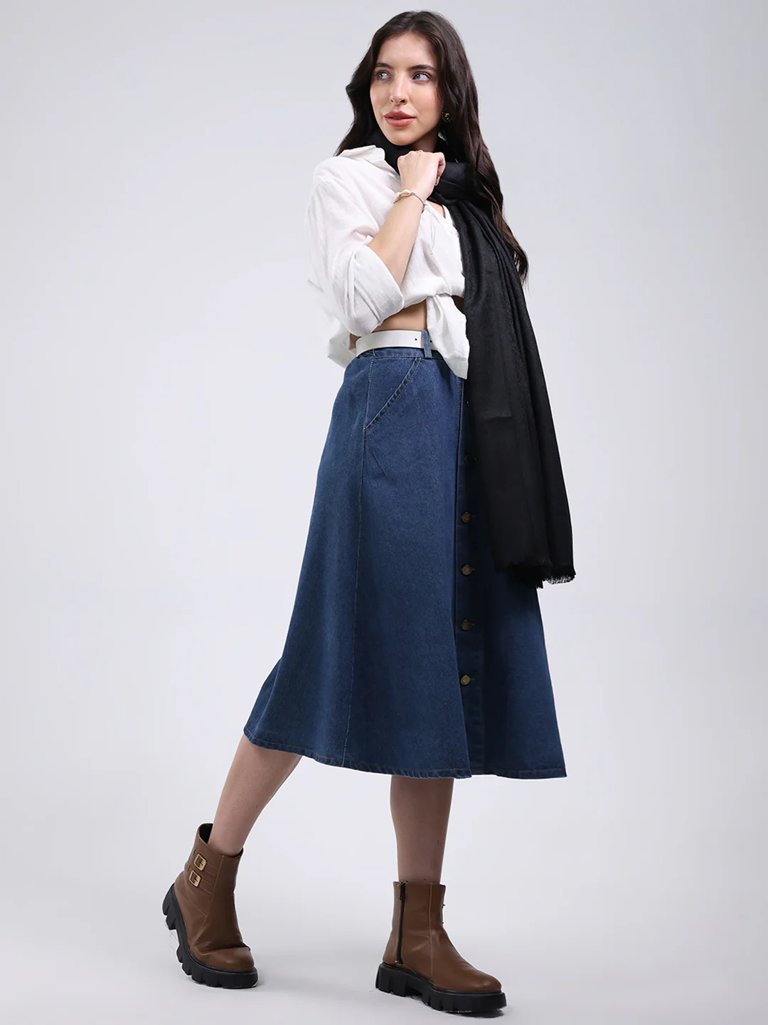 Women Black Solid Wool Blend Shawl - Image 4