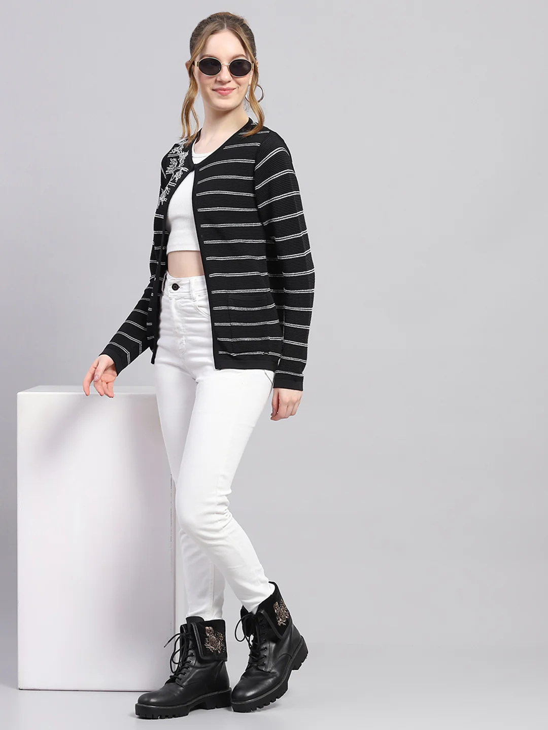 Women Black Stripe Round Neck Full Sleeve Cardigan - Image 2