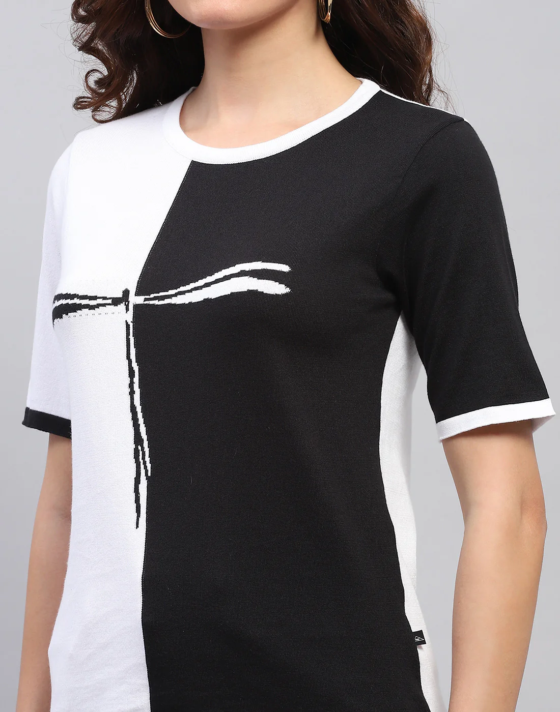 Women Black & White Colourblocked Round Neck Half Sleeve Top - Image 6