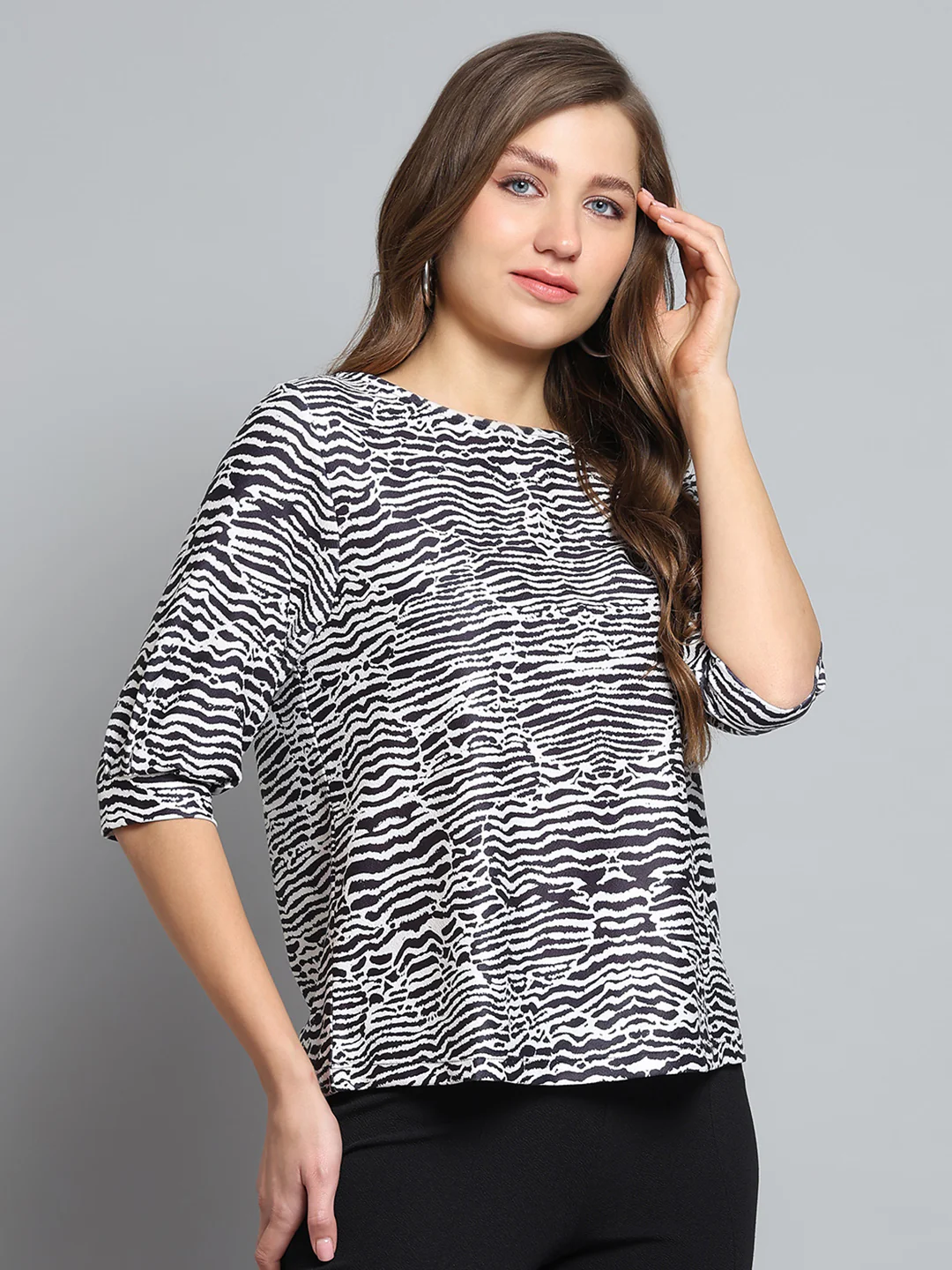 Women Black & White Printed Round Neck 3/4th Sleeve Top - Image 4