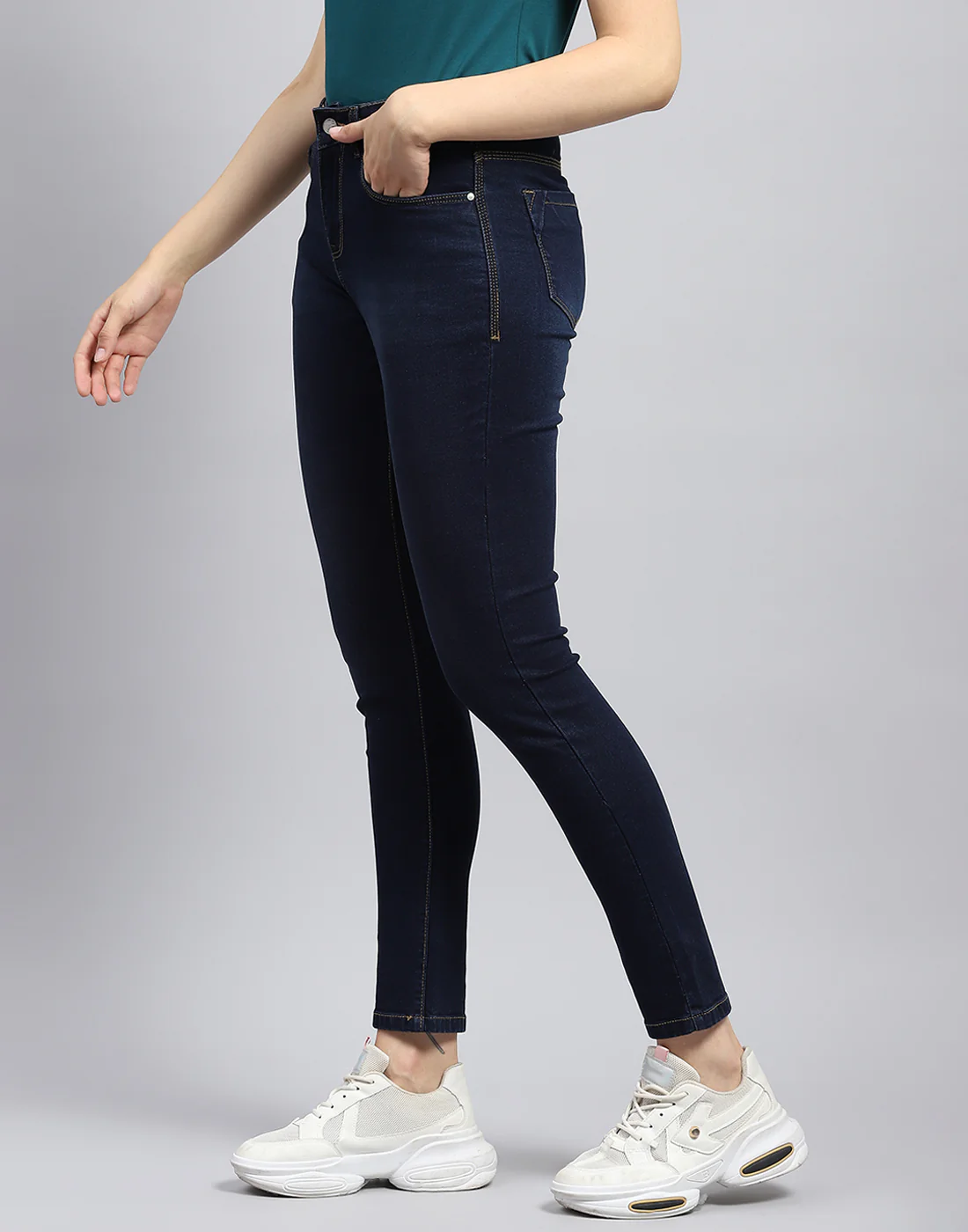 Women Blue Light Wash Slim Fit Denim - Image 3