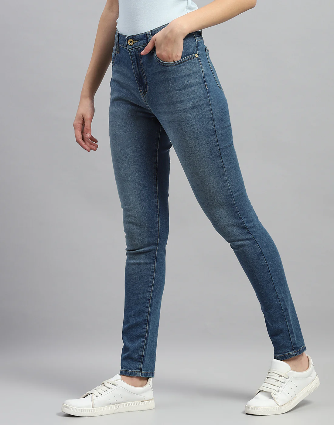 Women Blue Light Wash Slim Fit Denim - Image 3