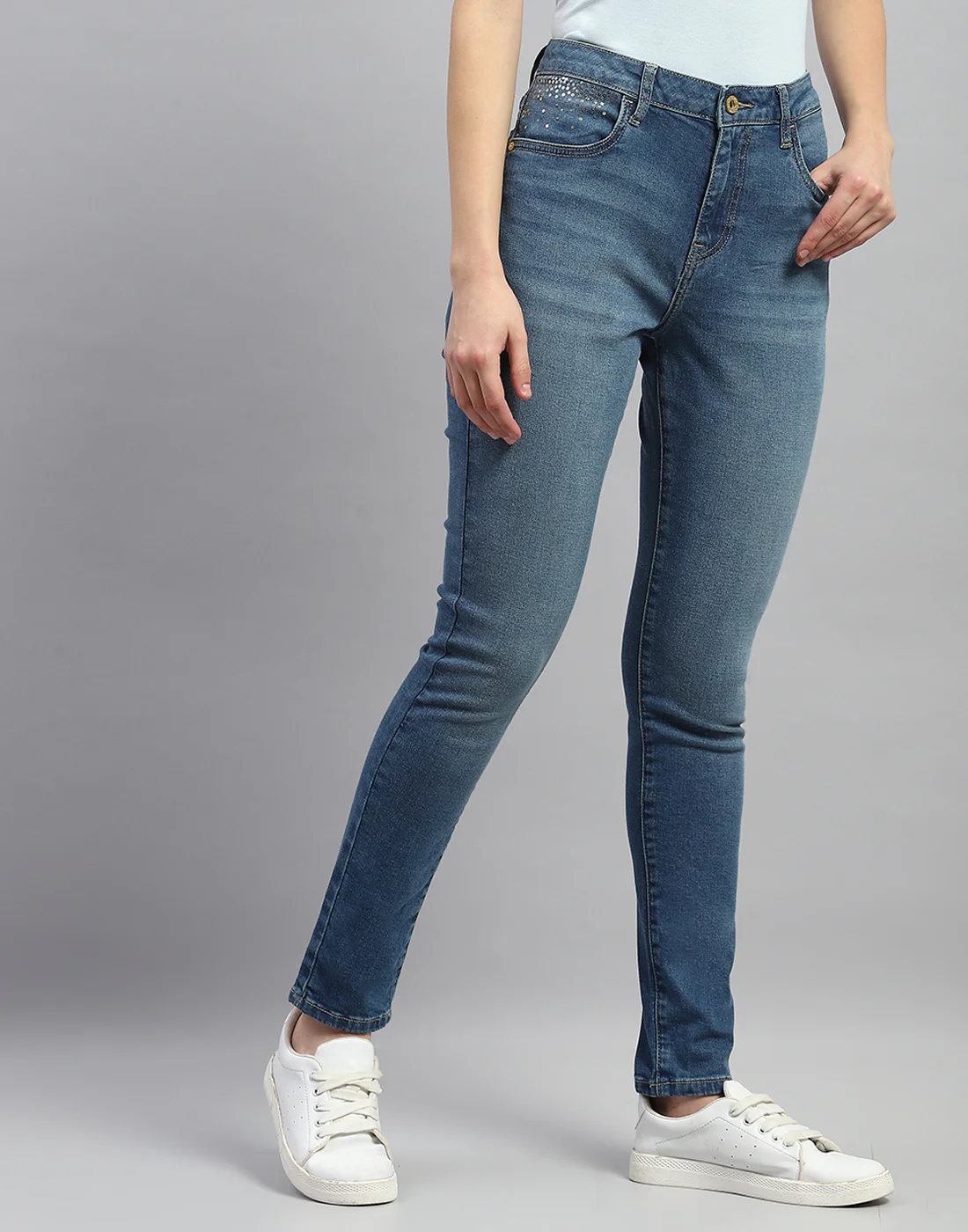 Women Blue Light Wash Slim Fit Denim - Image 4