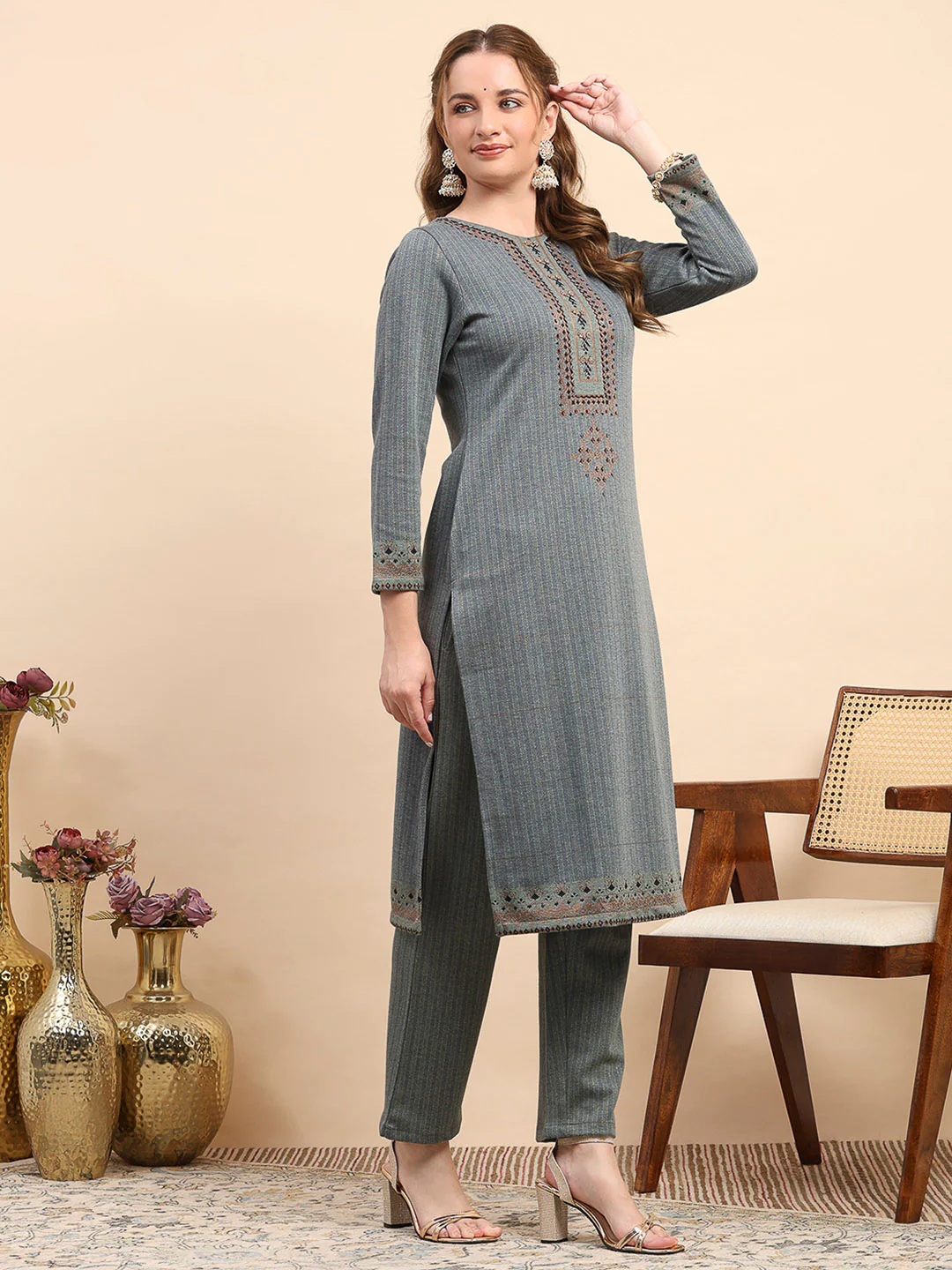 Women Blue Printed Round Neck Full Sleeve Kurti Set for Winter - Image 4