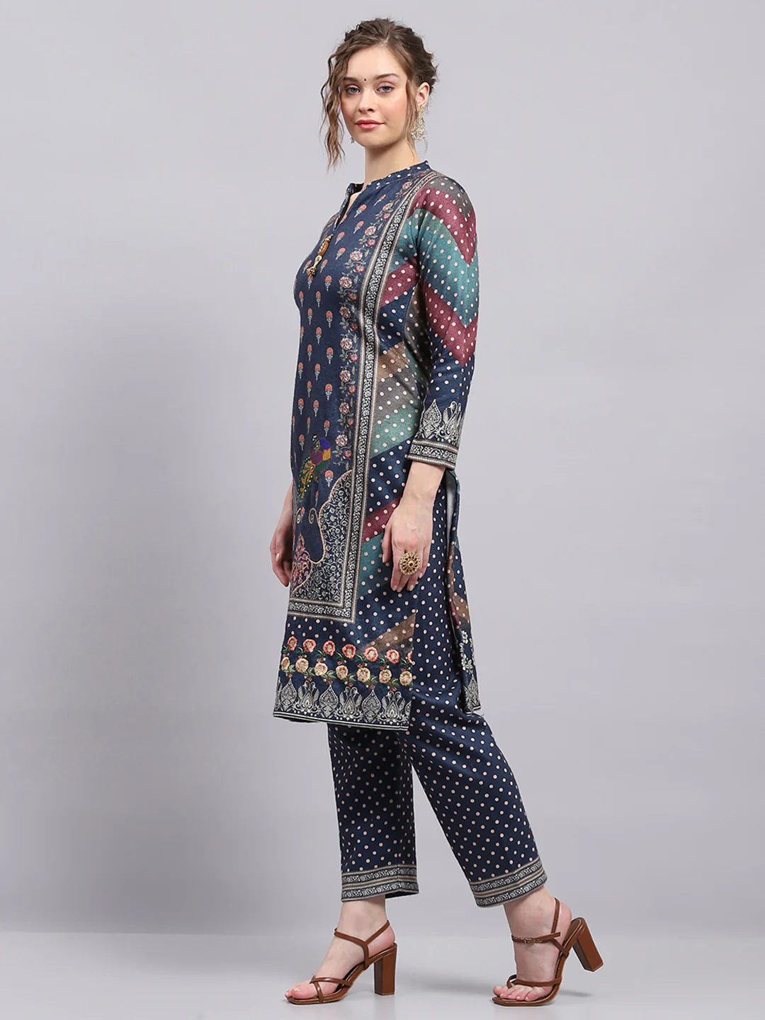 Women Blue Printed Round Neck 3/4th Sleeve Kurti Set for Winter - Image 4