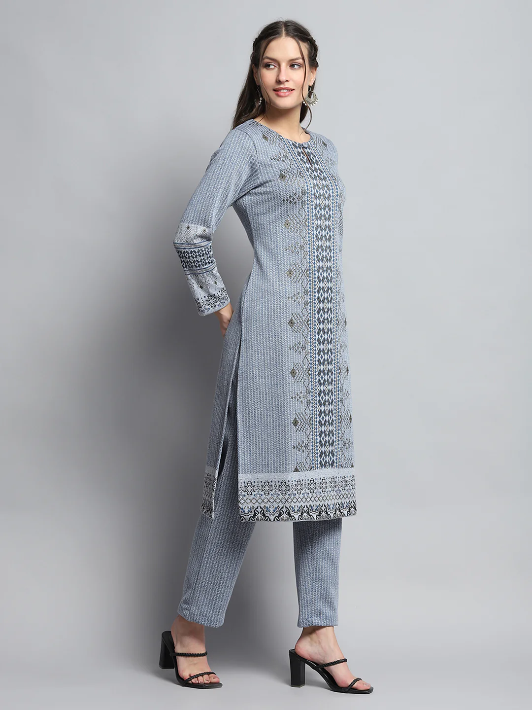 Women Blue Self Design Round Neck Full Sleeve Kurti Set for Winter - Image 4