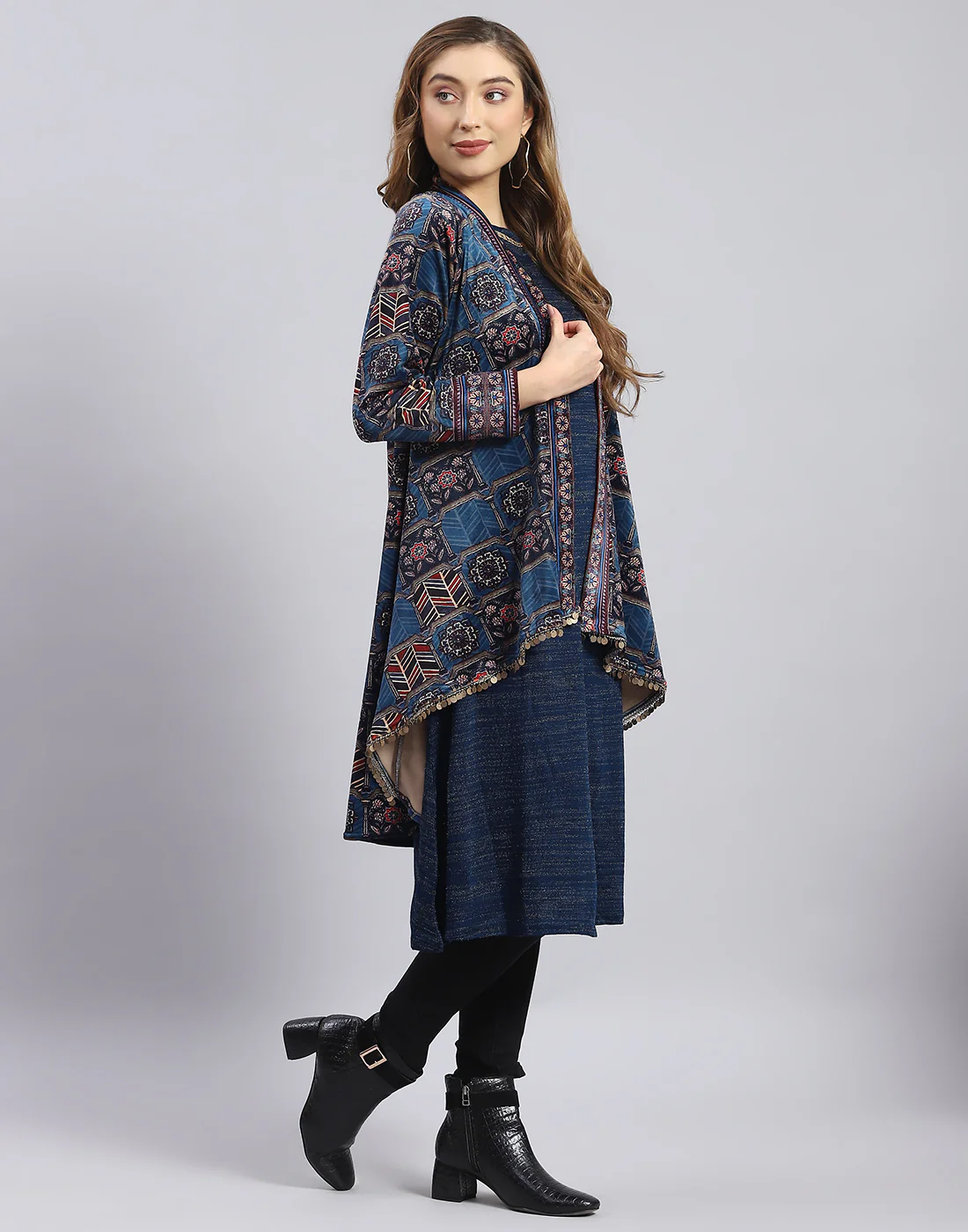 Women Blue Self Design Round Neck Full Sleeve Kurtis Set - Image 5