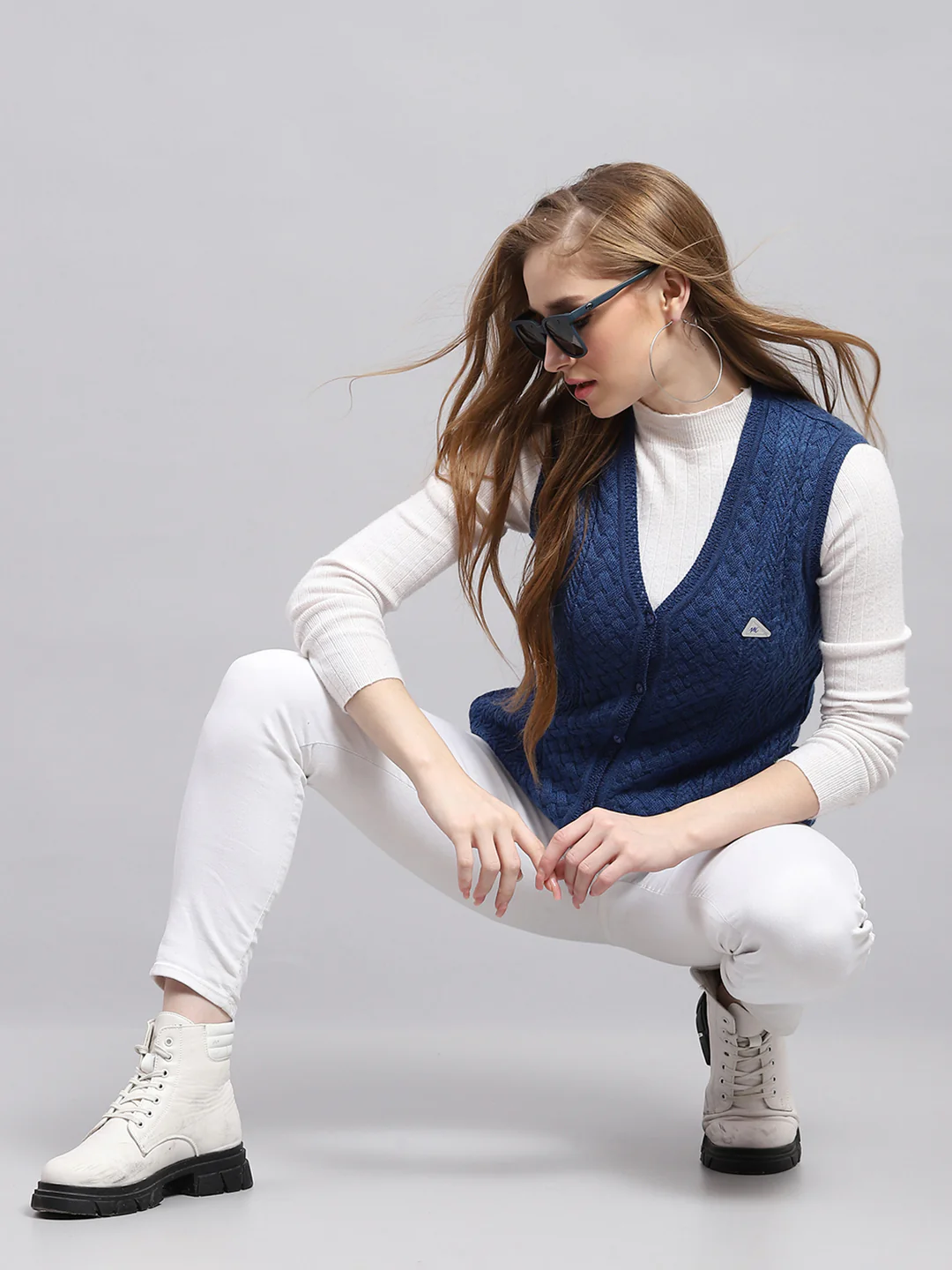 Women Blue Self Design V Neck Sleeveless Cardigan - Image 2