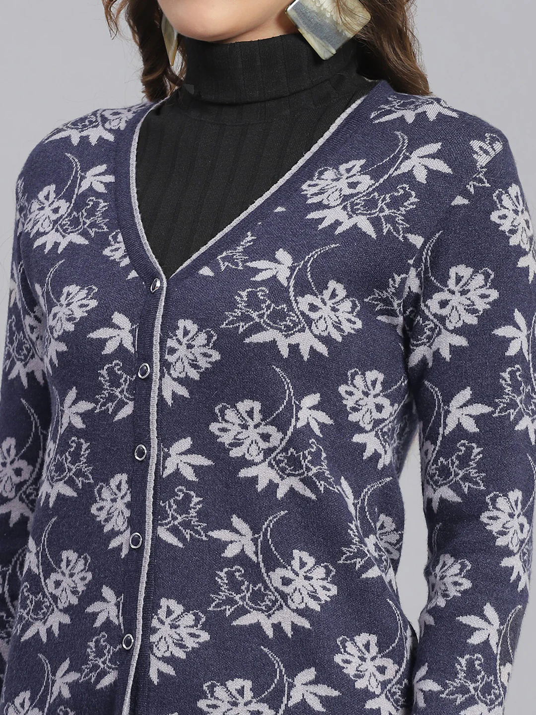 Women Blue Self Design V Neck Full Sleeve Cardigans - Image 6