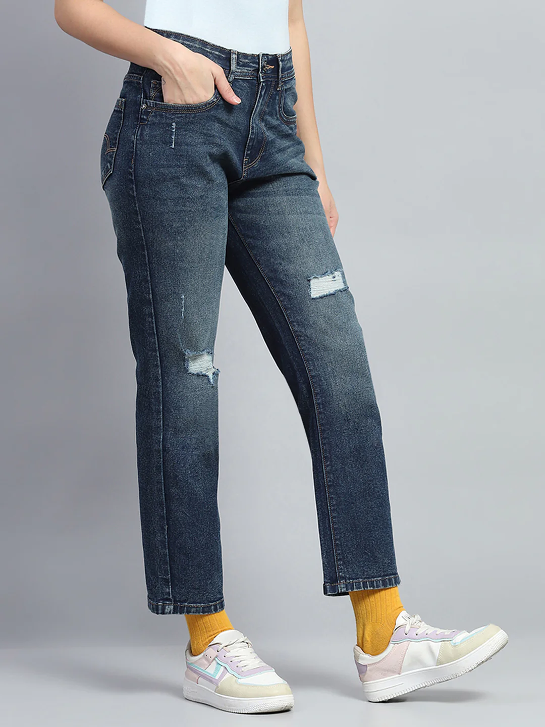 Women Blue Solid Mild Distressed Straight Fit Denim - Image 4