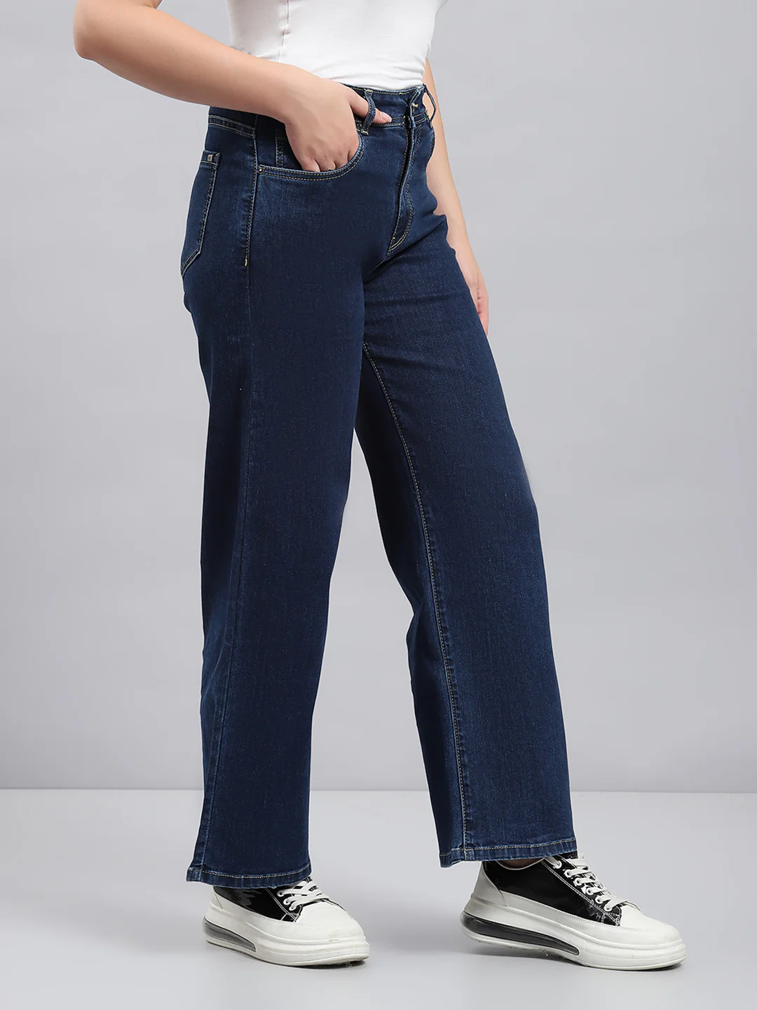 Women Blue Solid Regular Fit Denims - Image 4