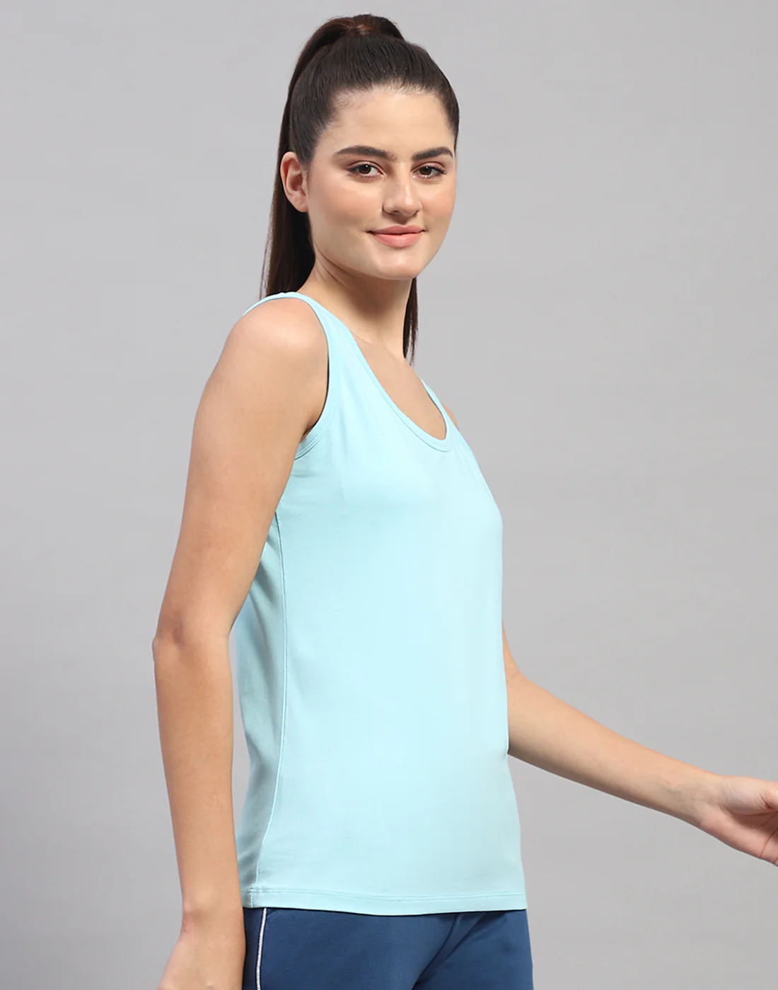Women Blue Solid Round Neck Sleeveless Top - Image 4