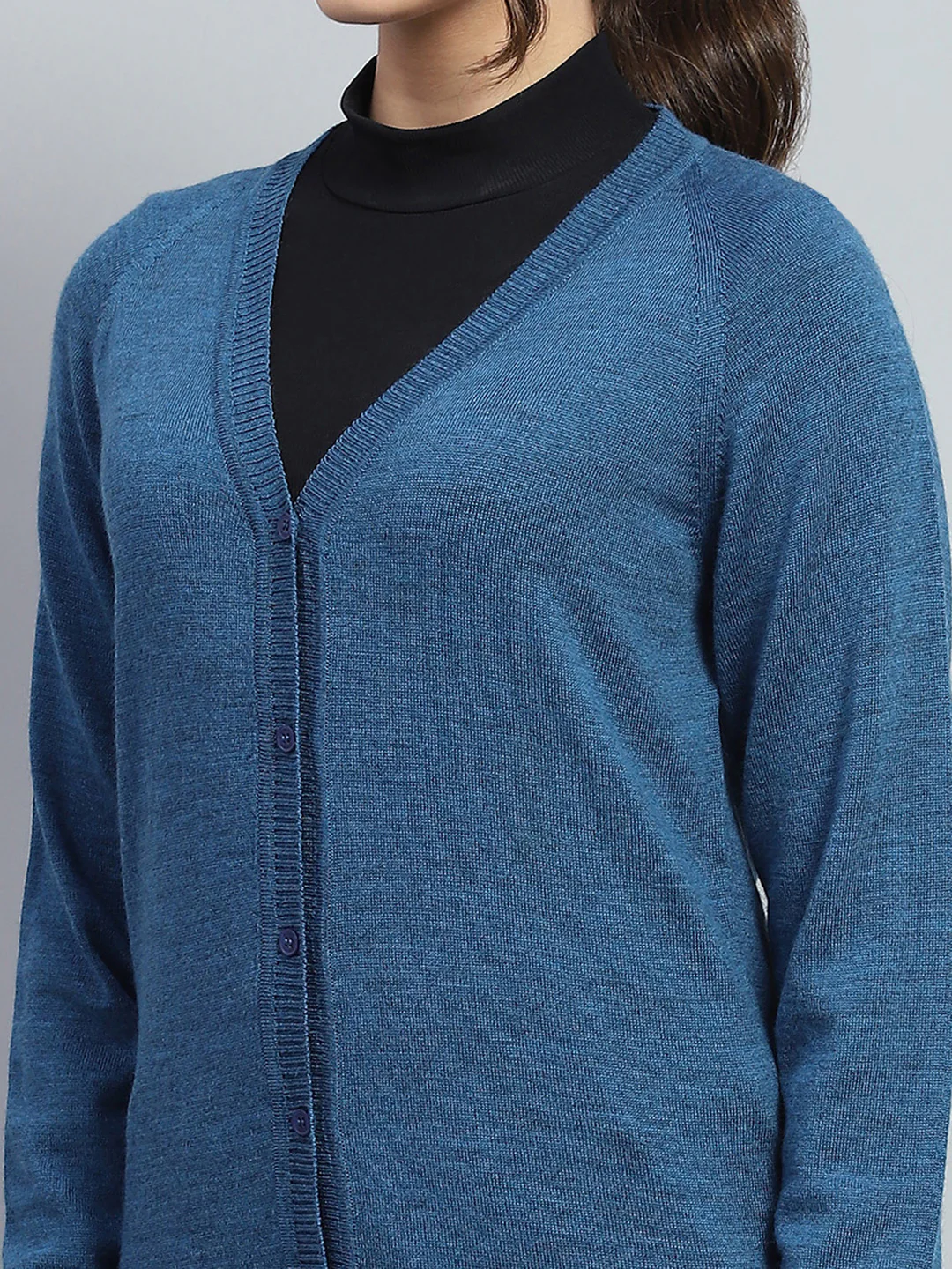 Women Blue Solid V Neck Full Sleeve Cardigan - Image 7