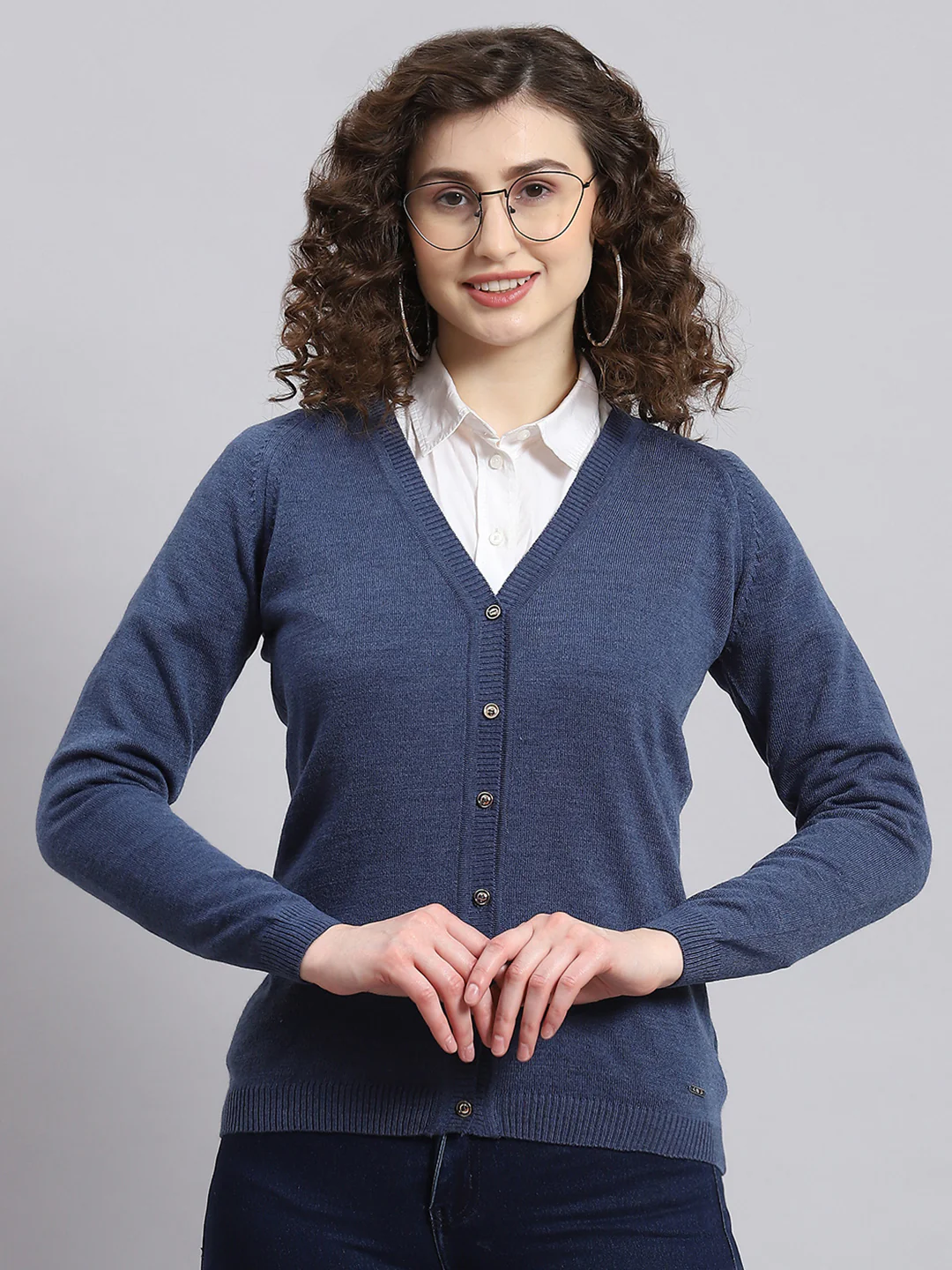 Women Blue Solid V Neck Full Sleeve Cardigan - Image 5