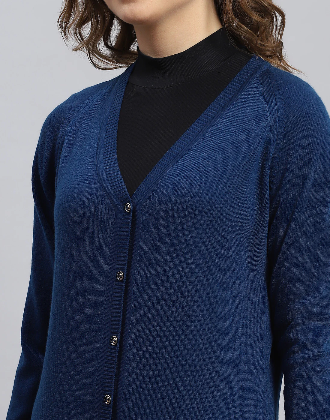 Women Blue Solid V Neck Full Sleeve Cardigan - Image 6