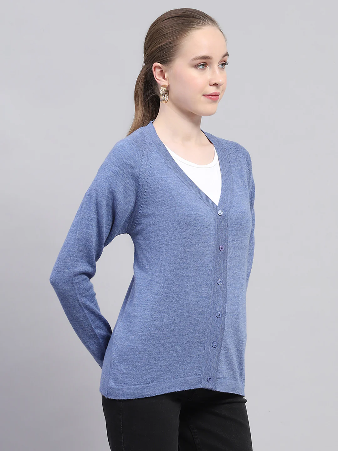 Women Blue Solid V Neck Full Sleeve Cardigan - Image 4