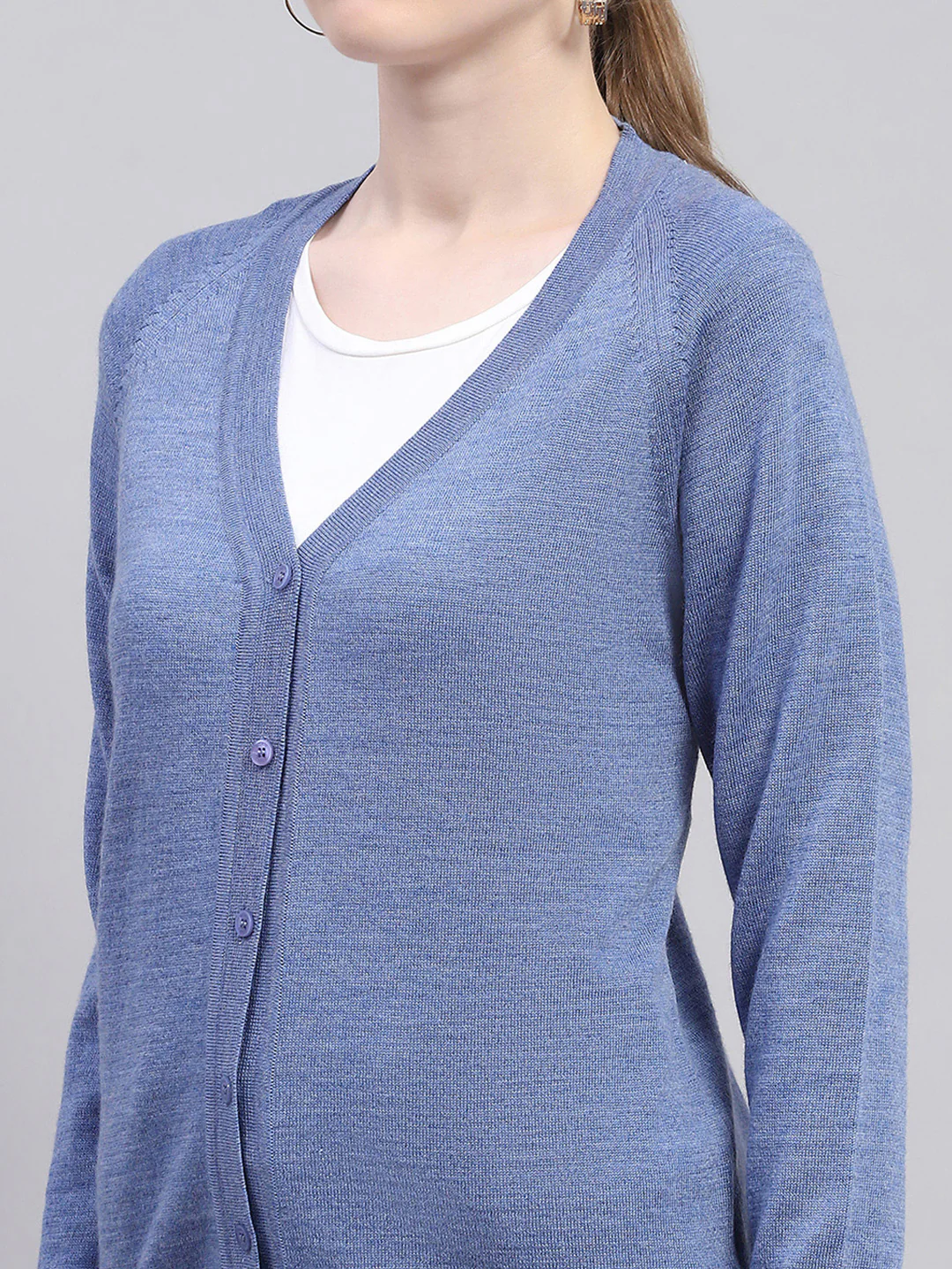 Women Blue Solid V Neck Full Sleeve Cardigan - Image 6