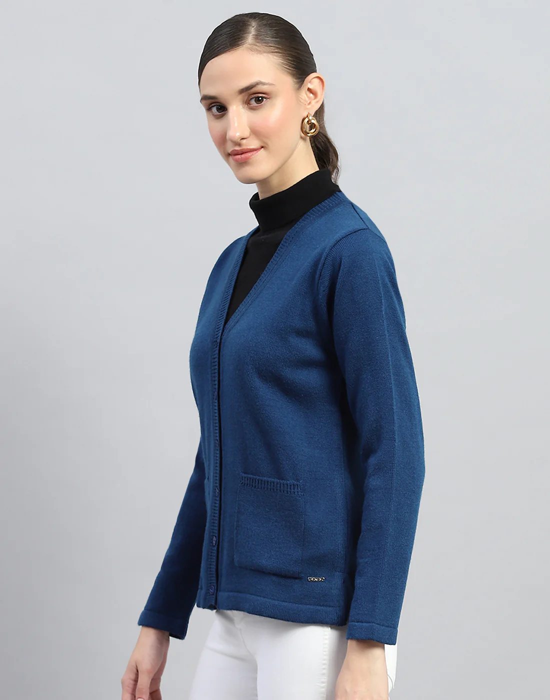 Women Blue Solid V Neck Full Sleeve Cardigan - Image 3