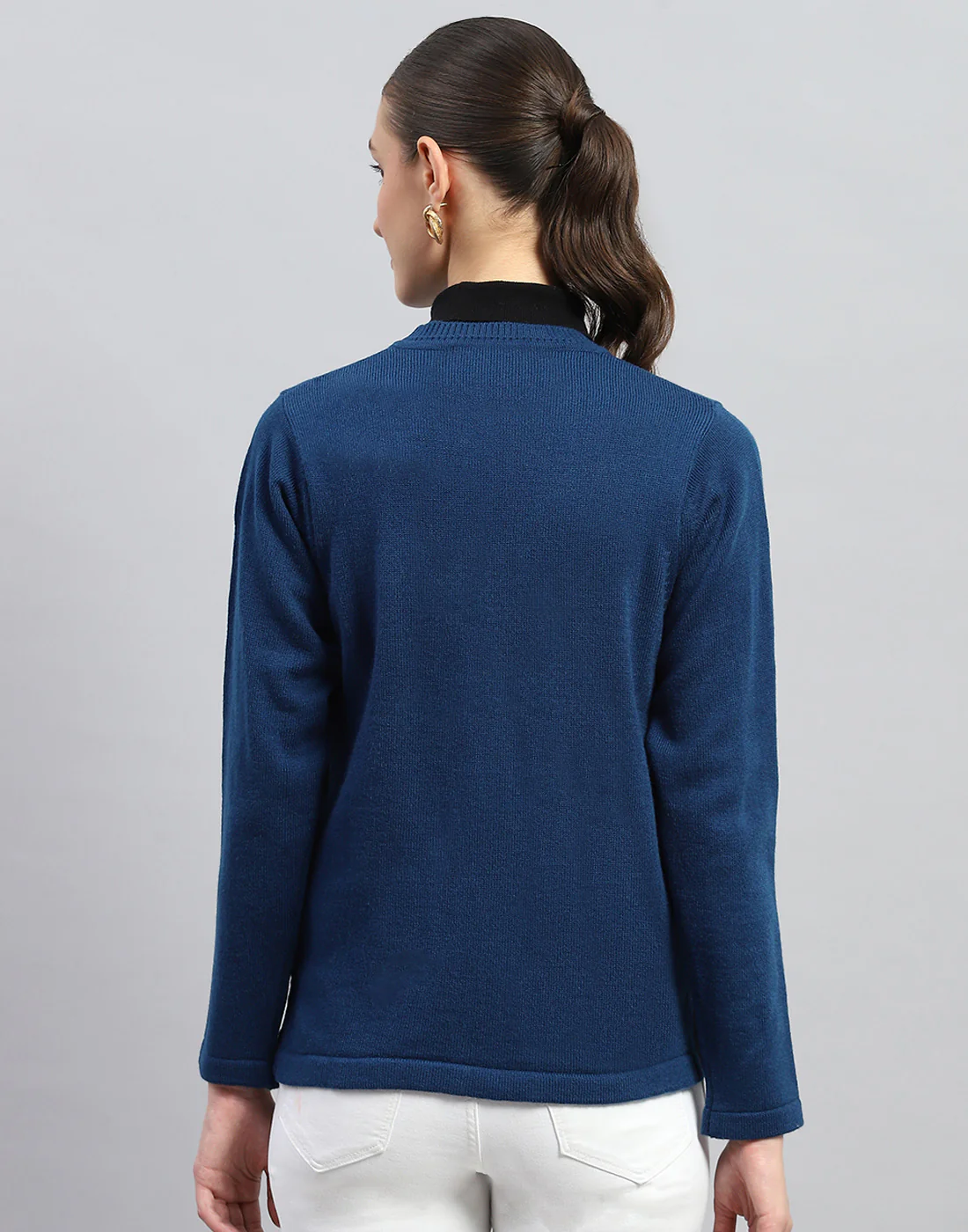 Women Blue Solid V Neck Full Sleeve Cardigan - Image 5