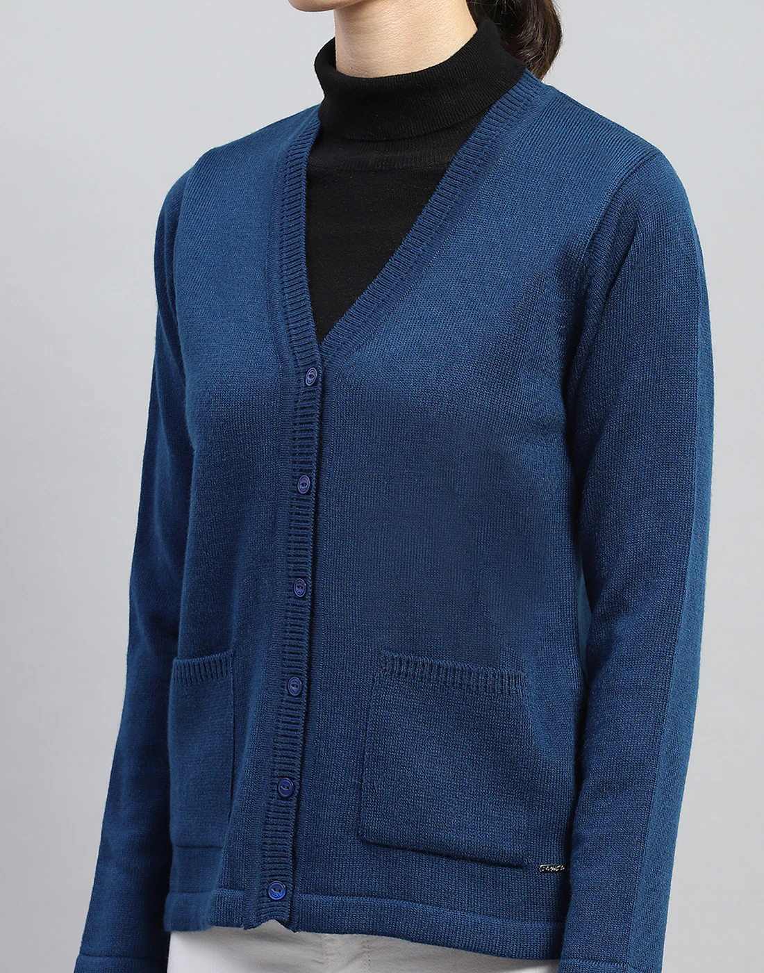 Women Blue Solid V Neck Full Sleeve Cardigan - Image 7