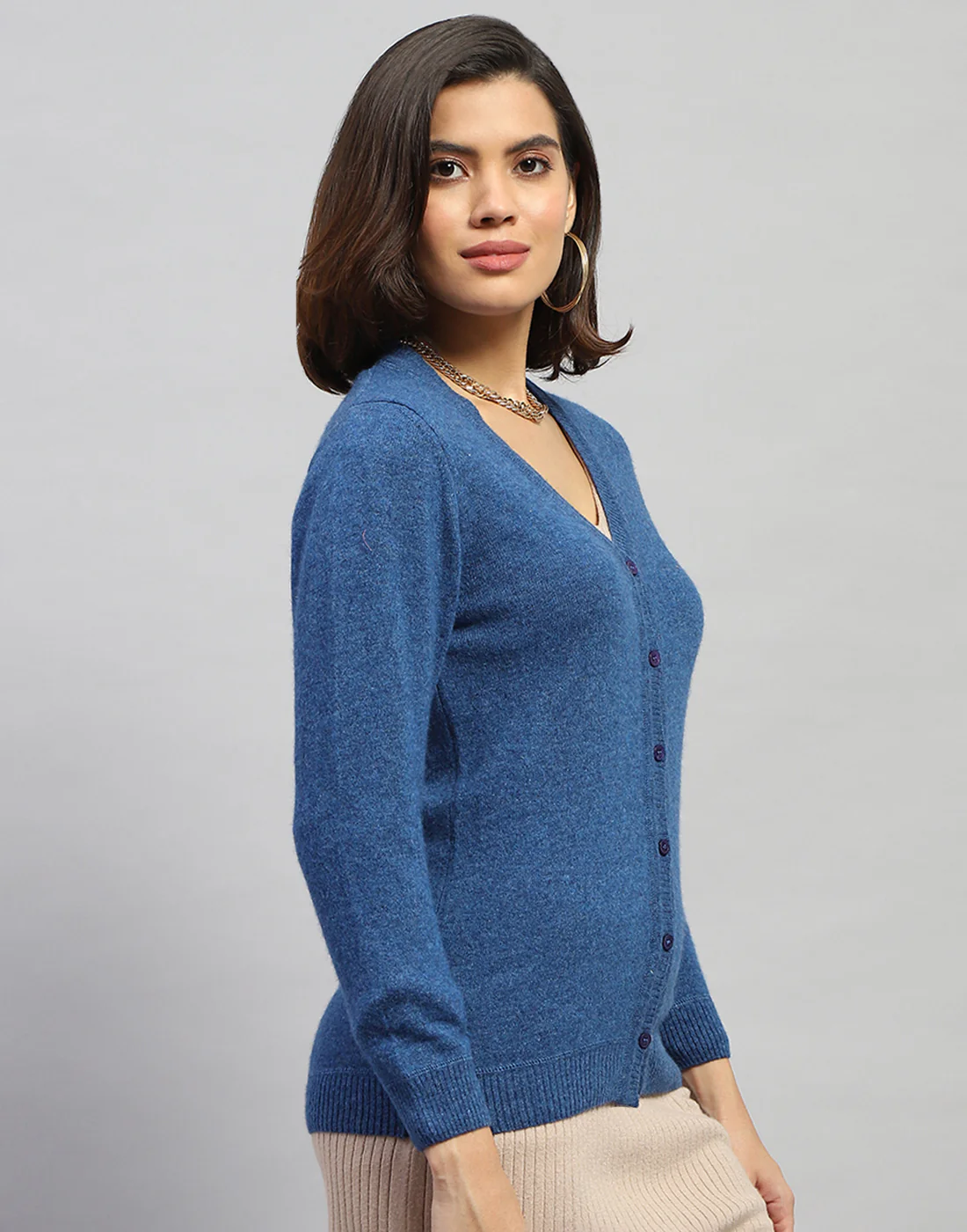 Women Blue Solid V Neck Full Sleeve Cardigan - Image 4