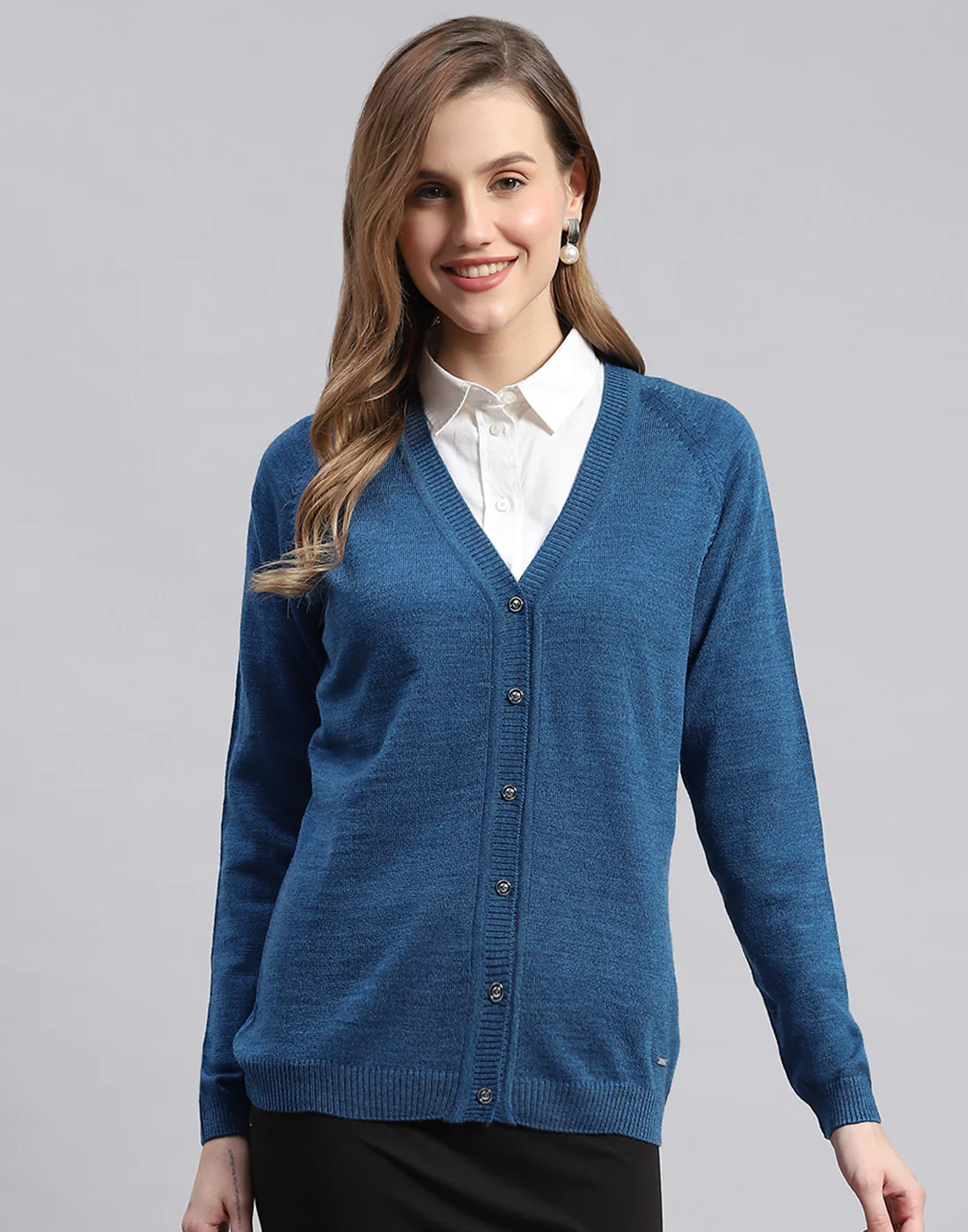 Women Blue Solid V Neck Full Sleeve Cardigans - Image 3