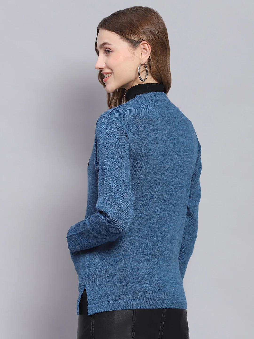 Women Blue Solid V Neck Full Sleeve Cardigans - Image 5