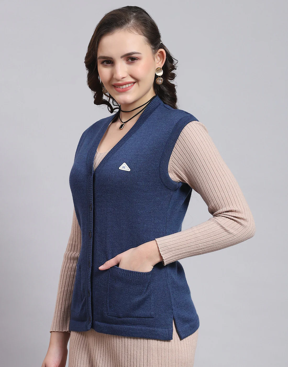 Women Blue Solid V Neck Sleeveless Sweater - Image 3
