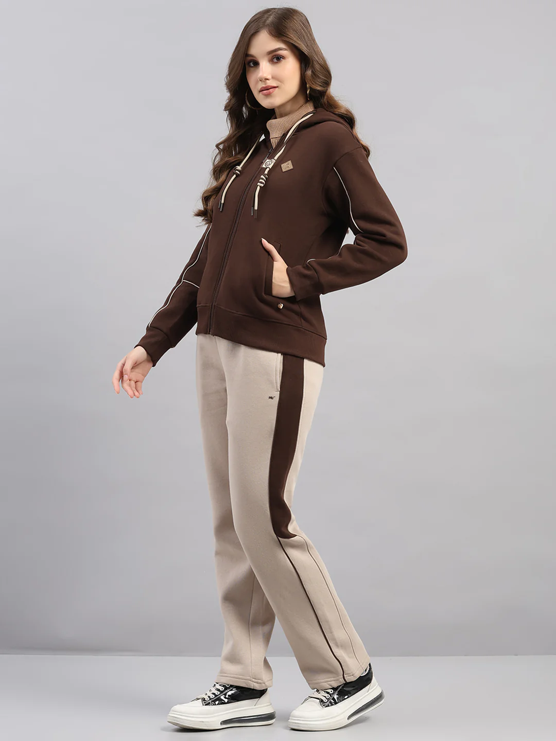 Women Brown Solid Hooded Full Sleeve Winter Tracksuit - Image 3