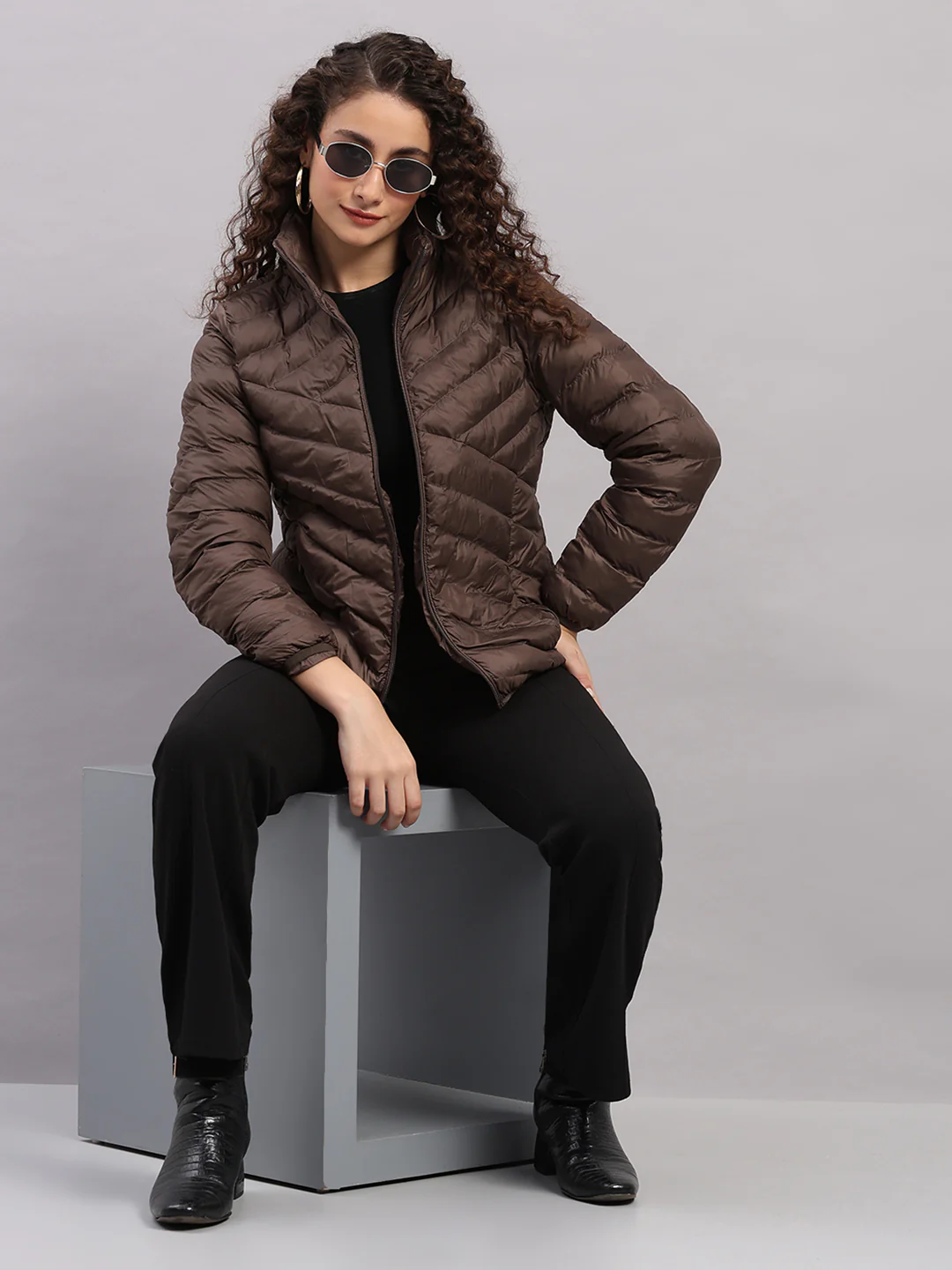Women Brown Solid Hooded Lightweight Packable Jacket - Image 2