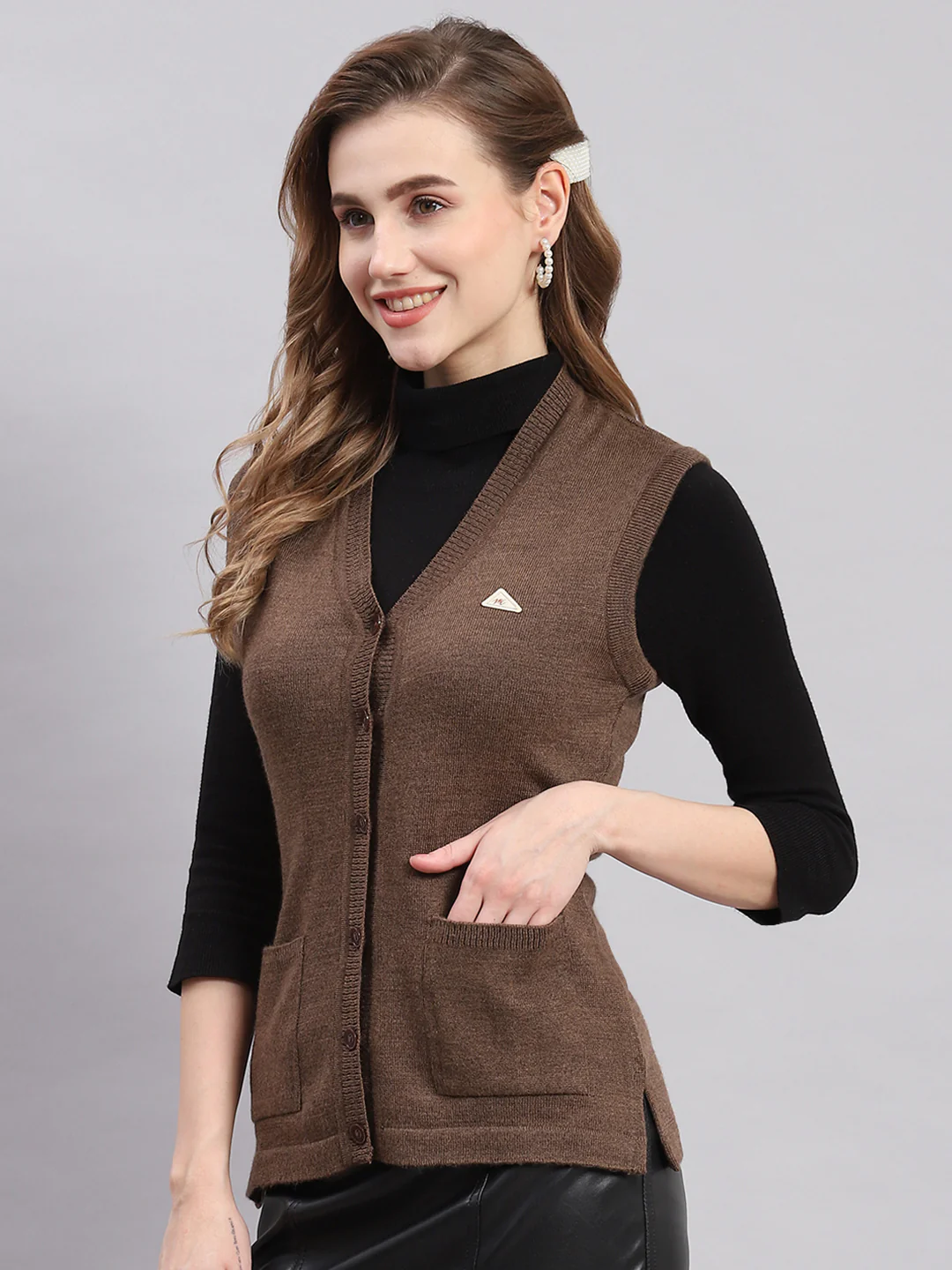 Women Brown Solid V Neck Sleeveless Cardigans - Image 3