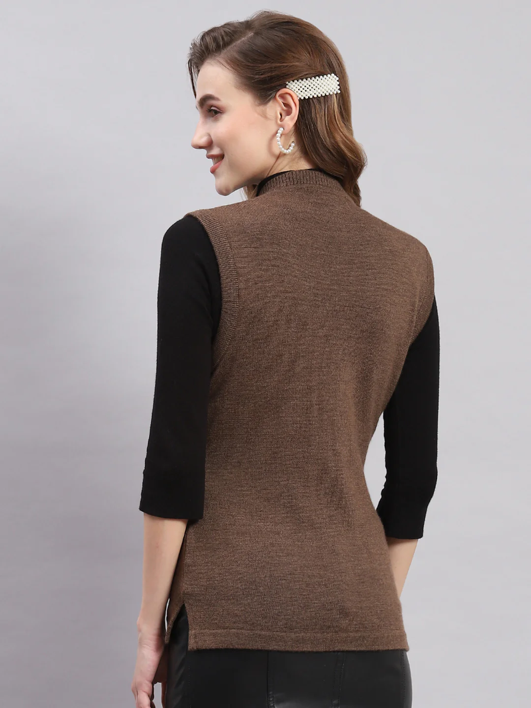 Women Brown Solid V Neck Sleeveless Cardigans - Image 5