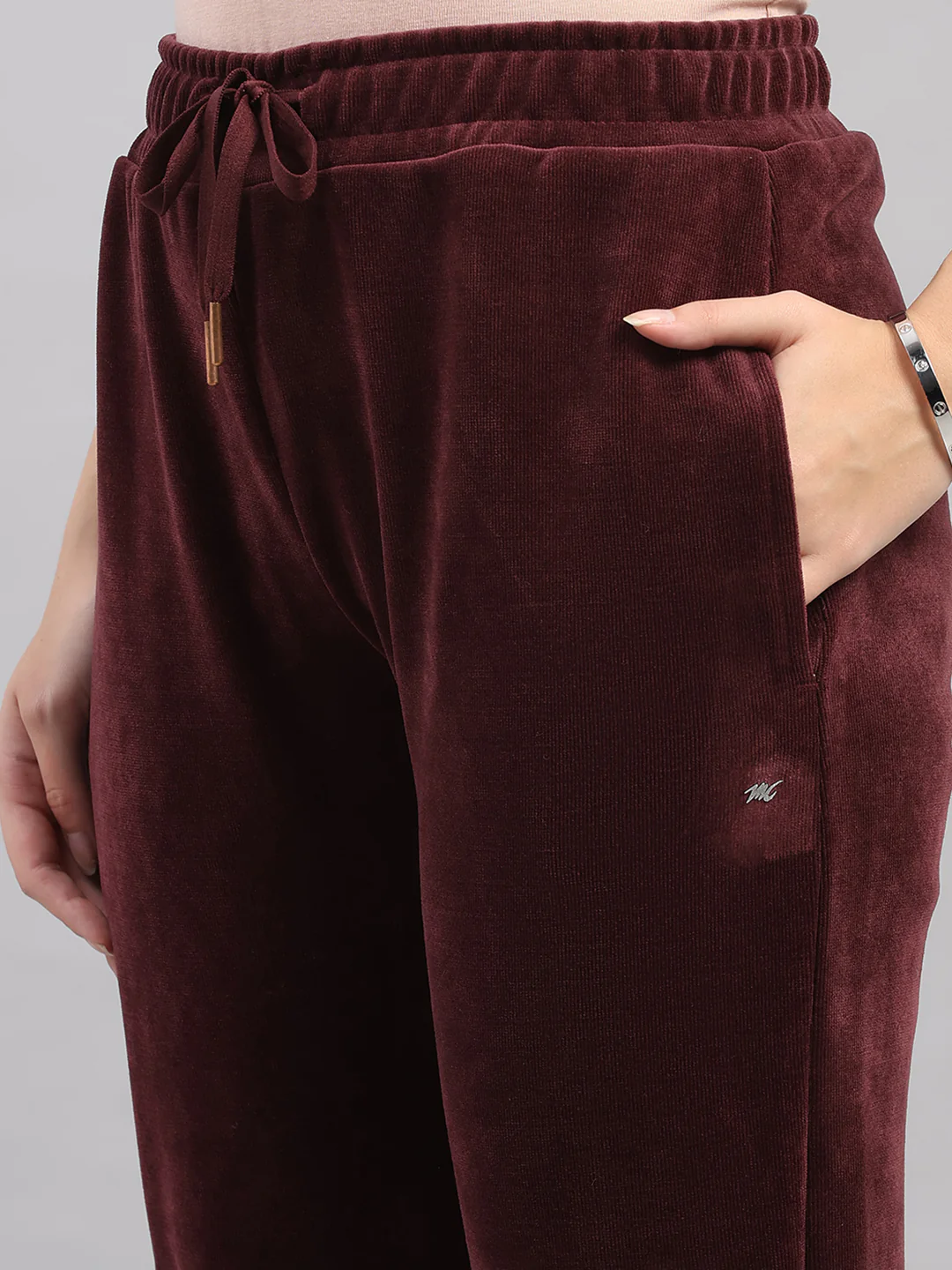 Women Burgundy Printed Hooded Full Sleeve Winter Tracksuit - Image 9