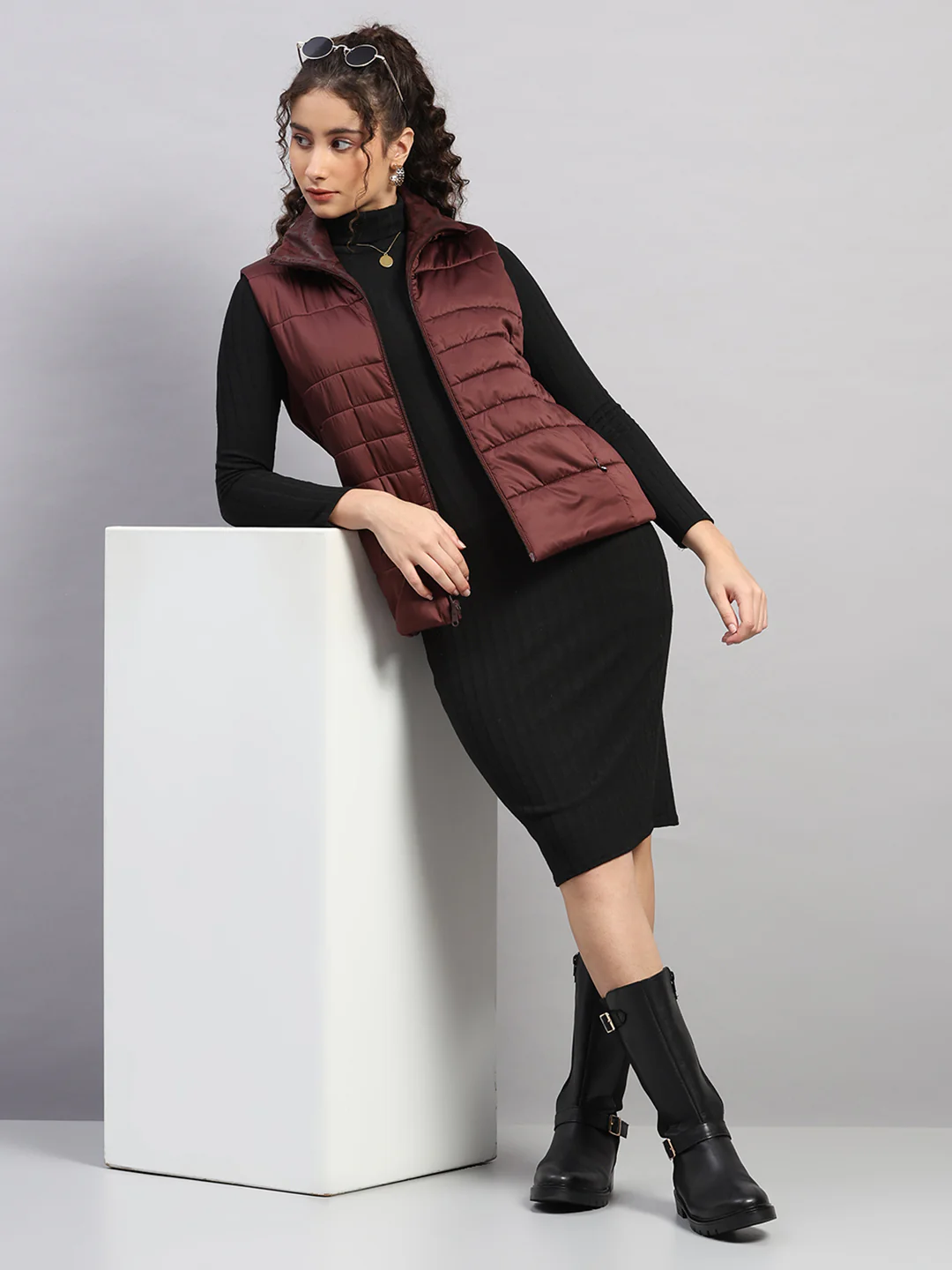 Women Burgundy Solid Collar Sleeveless Jacket - Image 2