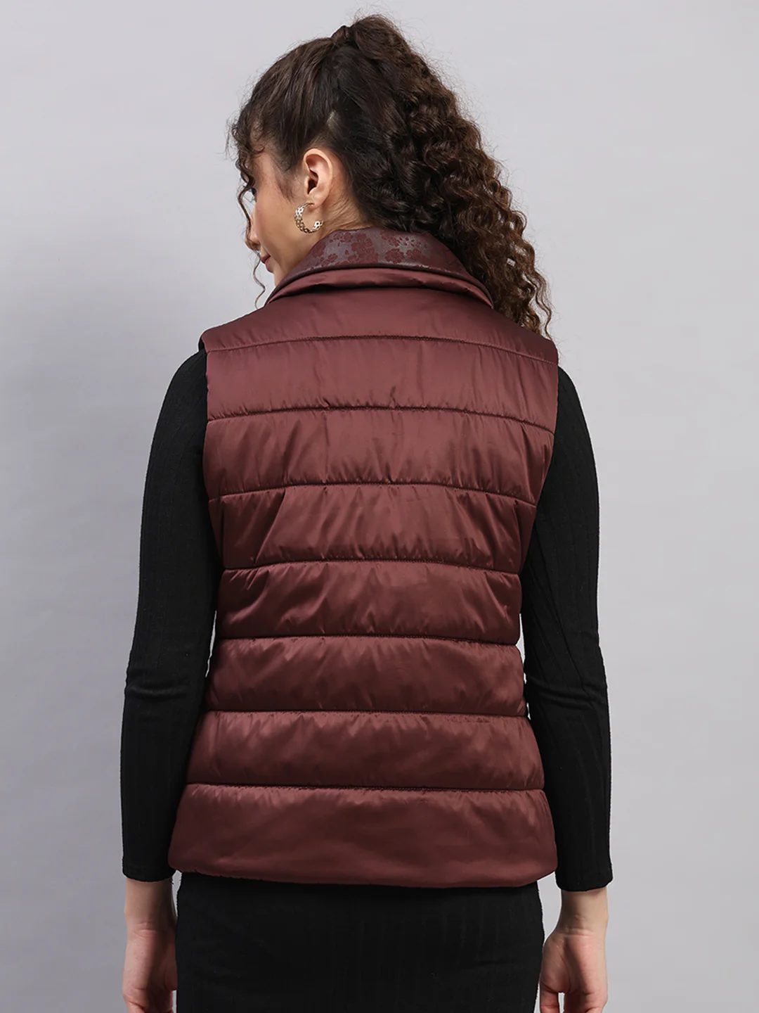Women Burgundy Solid Collar Sleeveless Jacket - Image 5