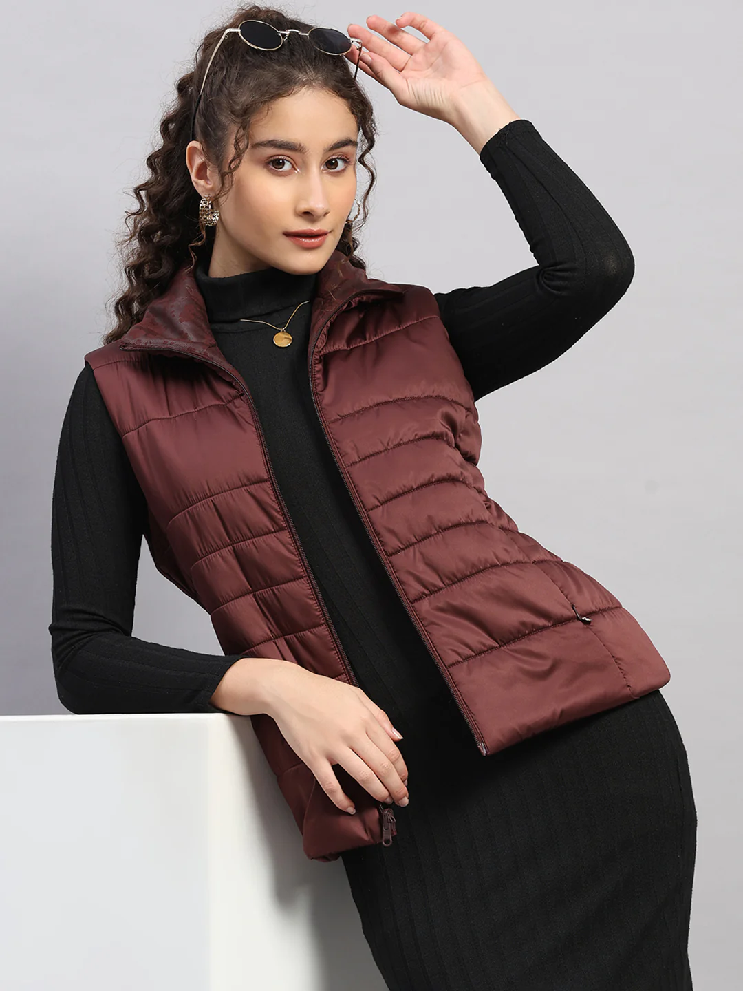 Women Burgundy Solid Collar Sleeveless Jacket - Image 6