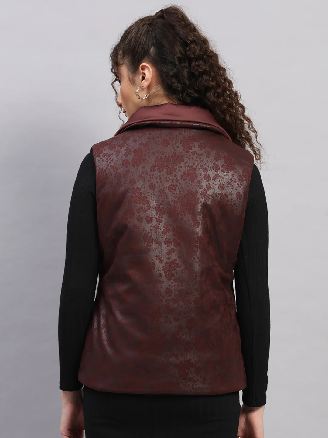 Women Burgundy Solid Collar Sleeveless Jacket - Image 9