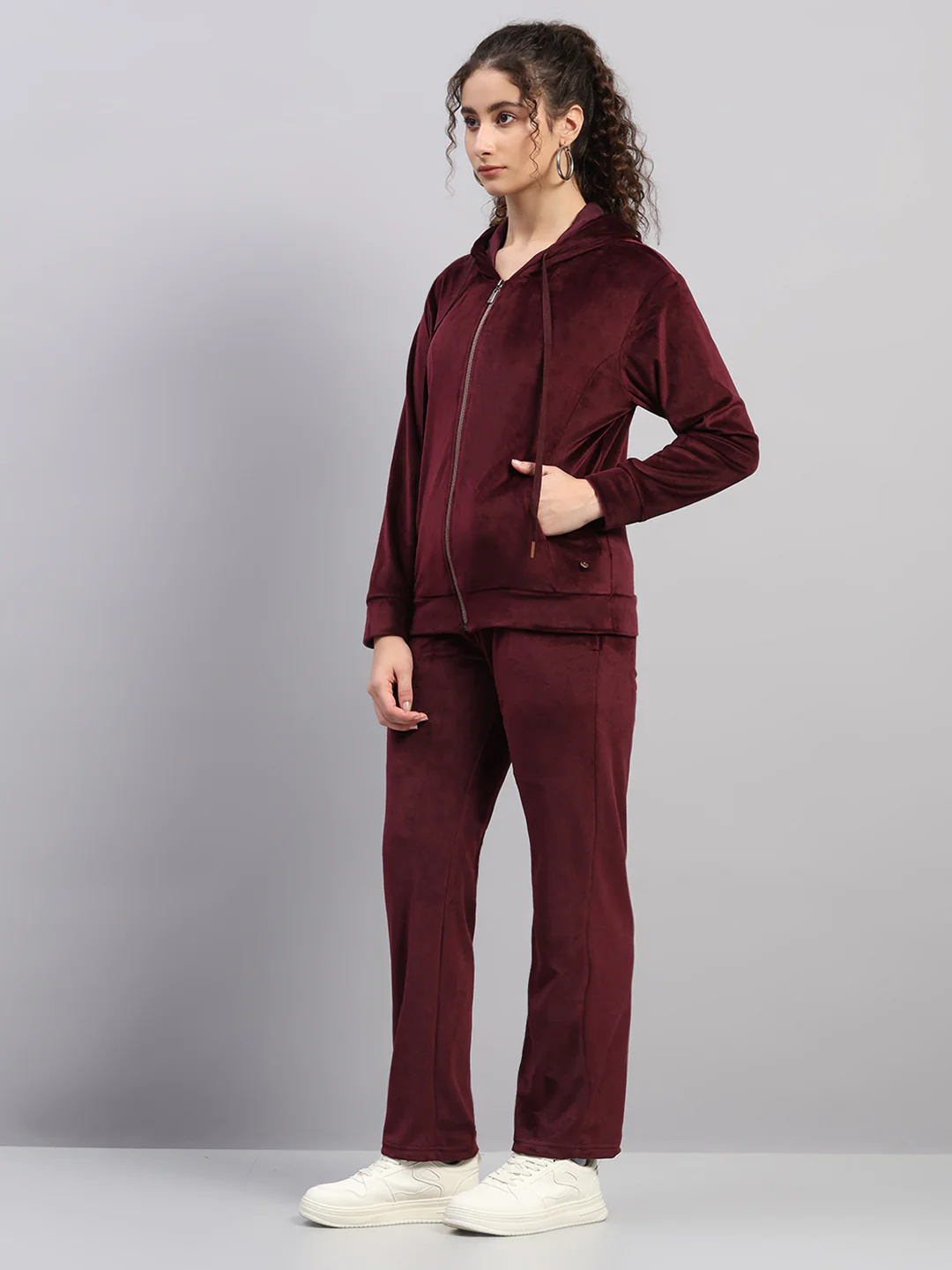 Women Burgundy Solid Hooded Full Sleeve Winter Tracksuit - Image 3