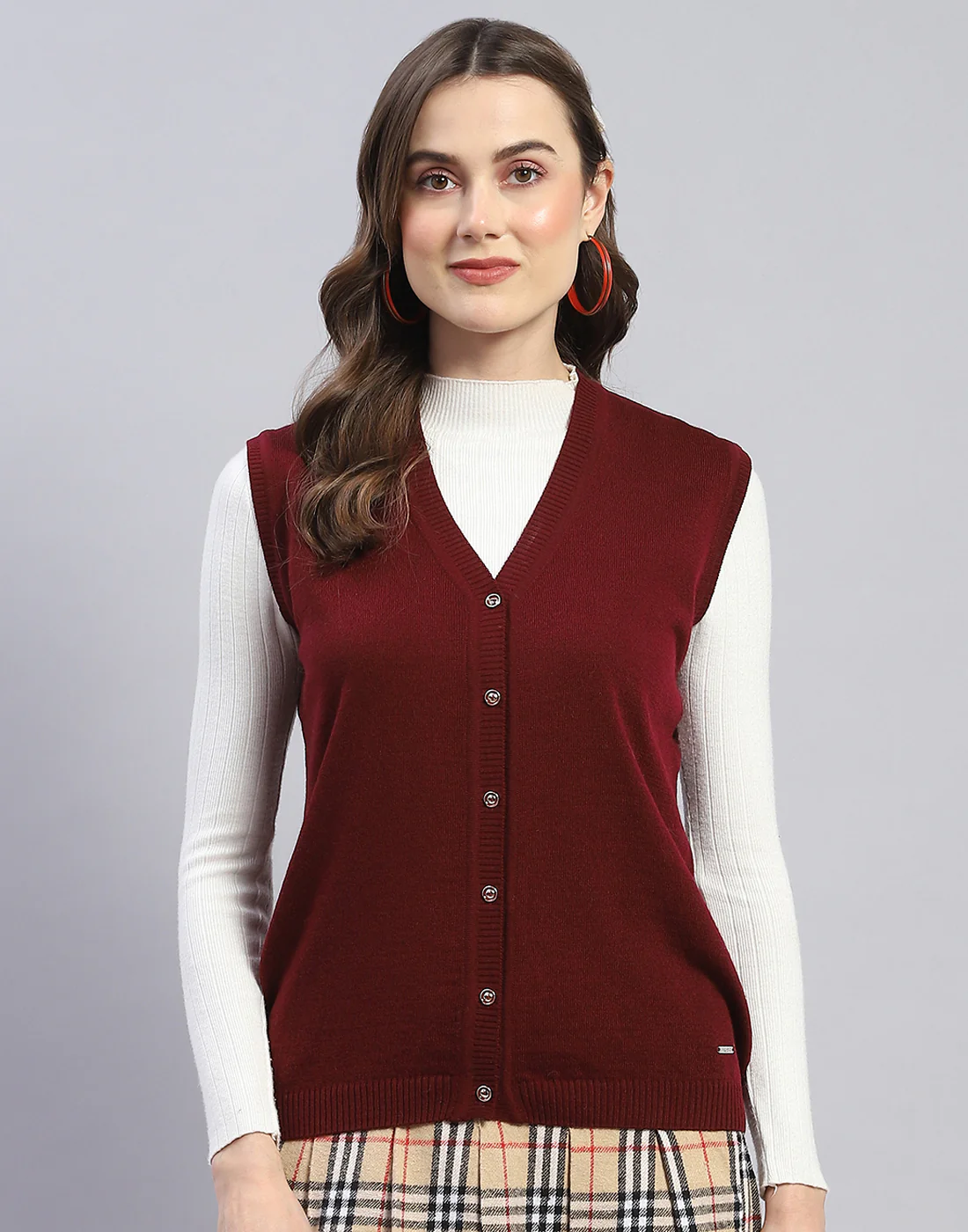 Women Burgundy Solid V Neck Sleeveless Cardigan - Image 2