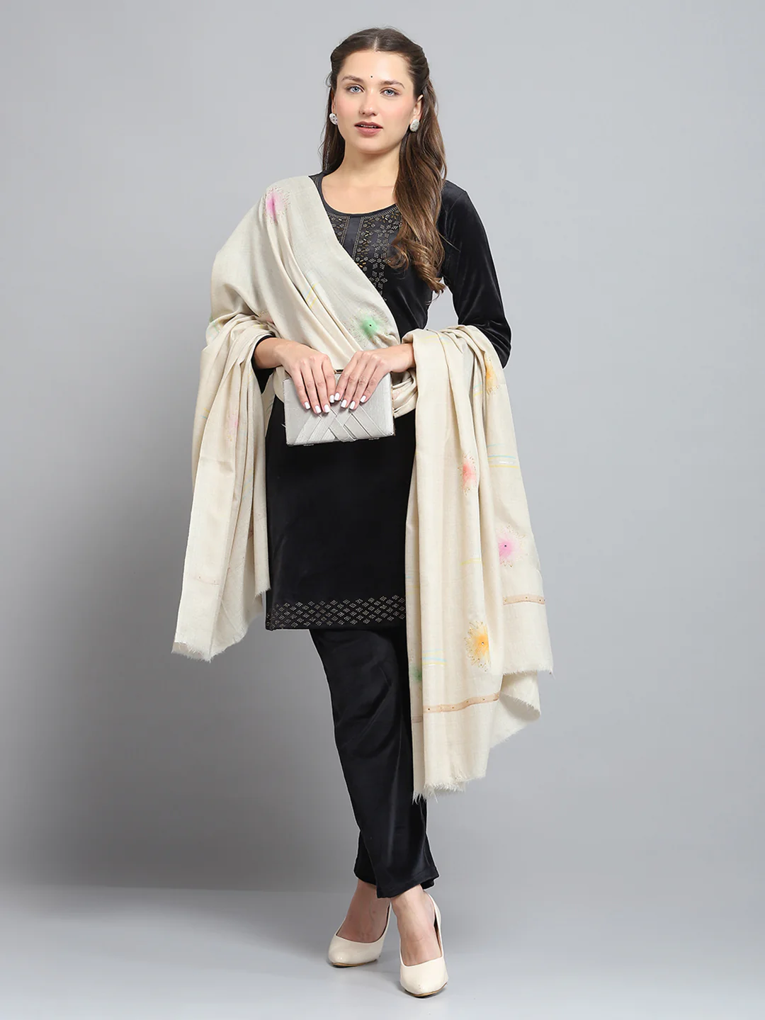 Women Cream Floral Print Shawl - Image 5