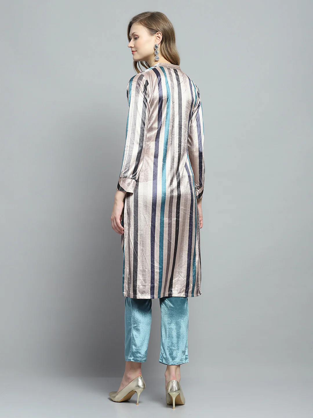 Women Cream Self Design Round Neck Full Sleeve Kurti Set for Winter - Image 2