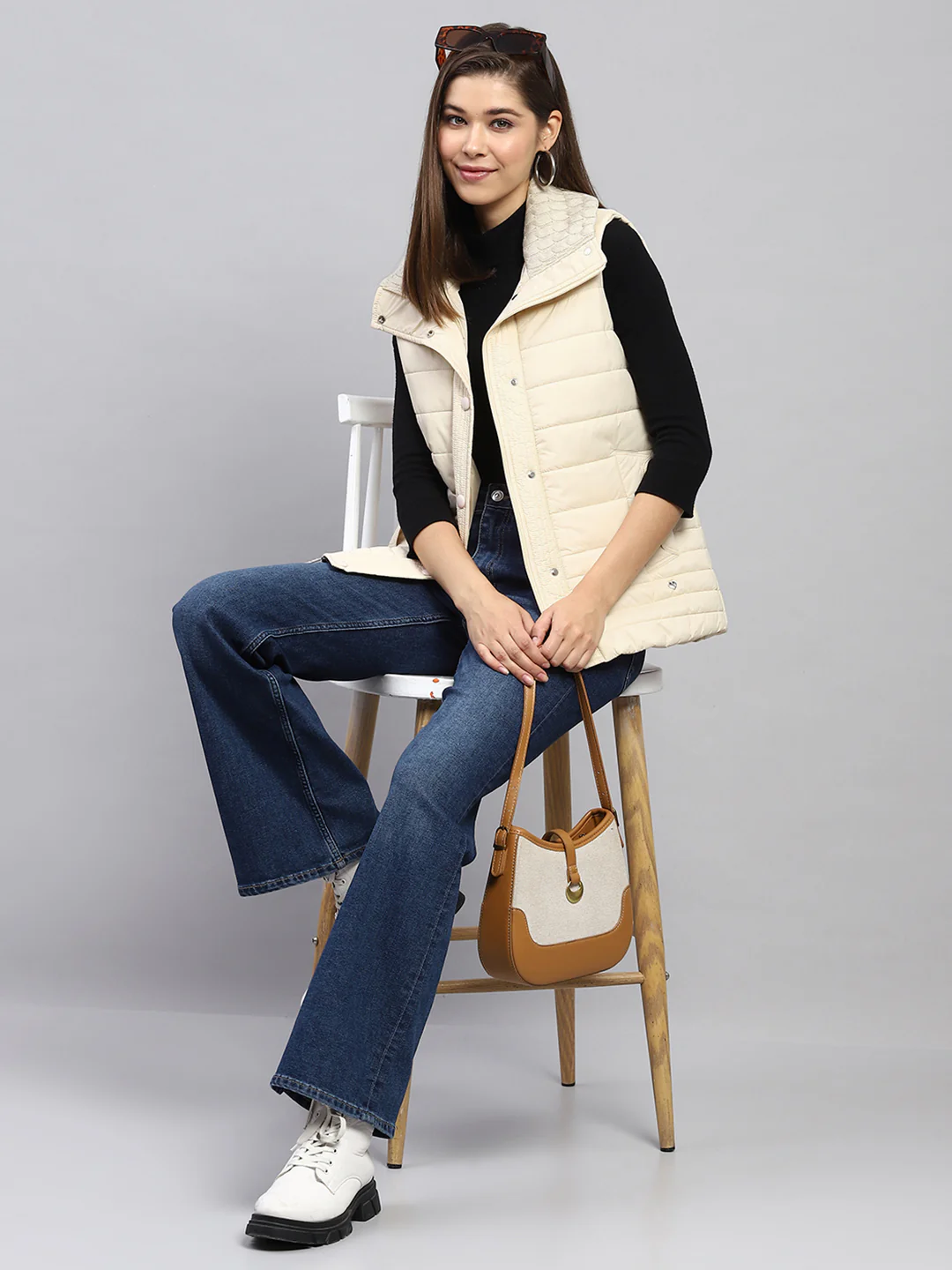 Women Cream Solid Collar Sleeveless Jacket - Image 2