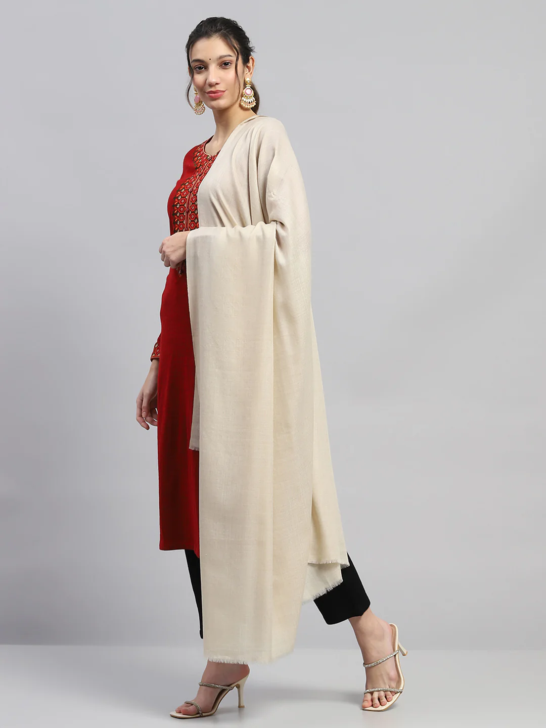 Women Cream Solid Reversible Shawl - Image 3