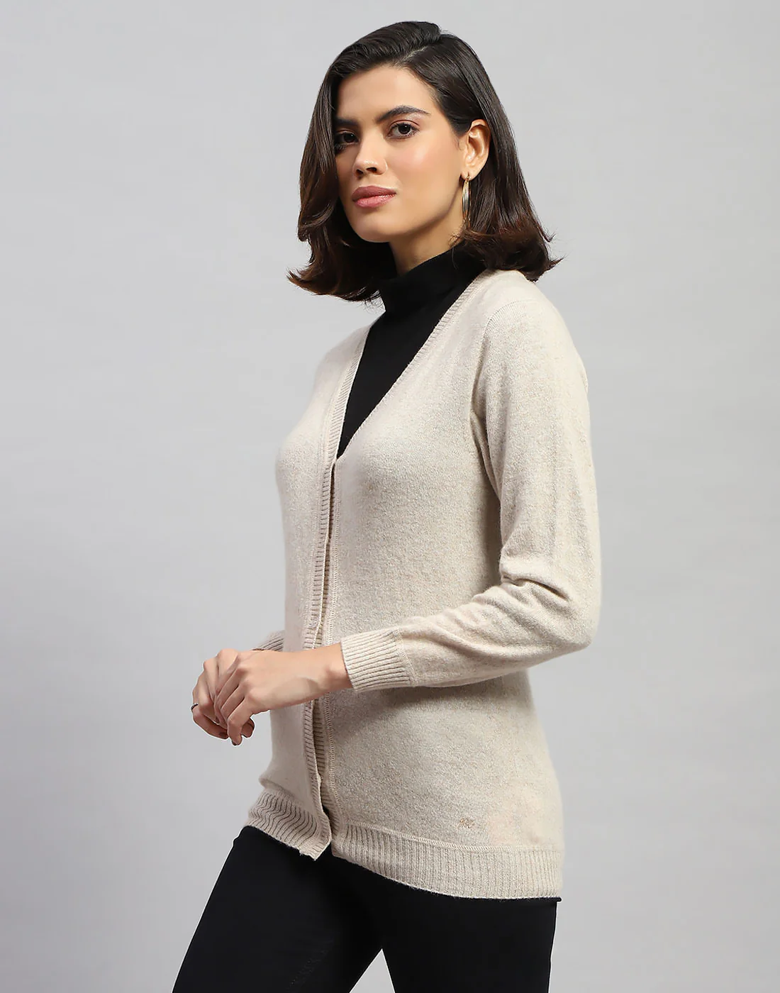 Women Cream Solid V Neck Full Sleeve Cardigan - Image 3