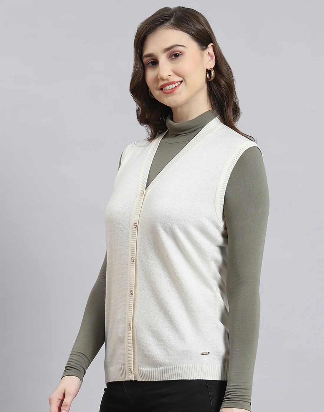 Women Cream Solid V Neck Sleeveless Cardigan - Image 3