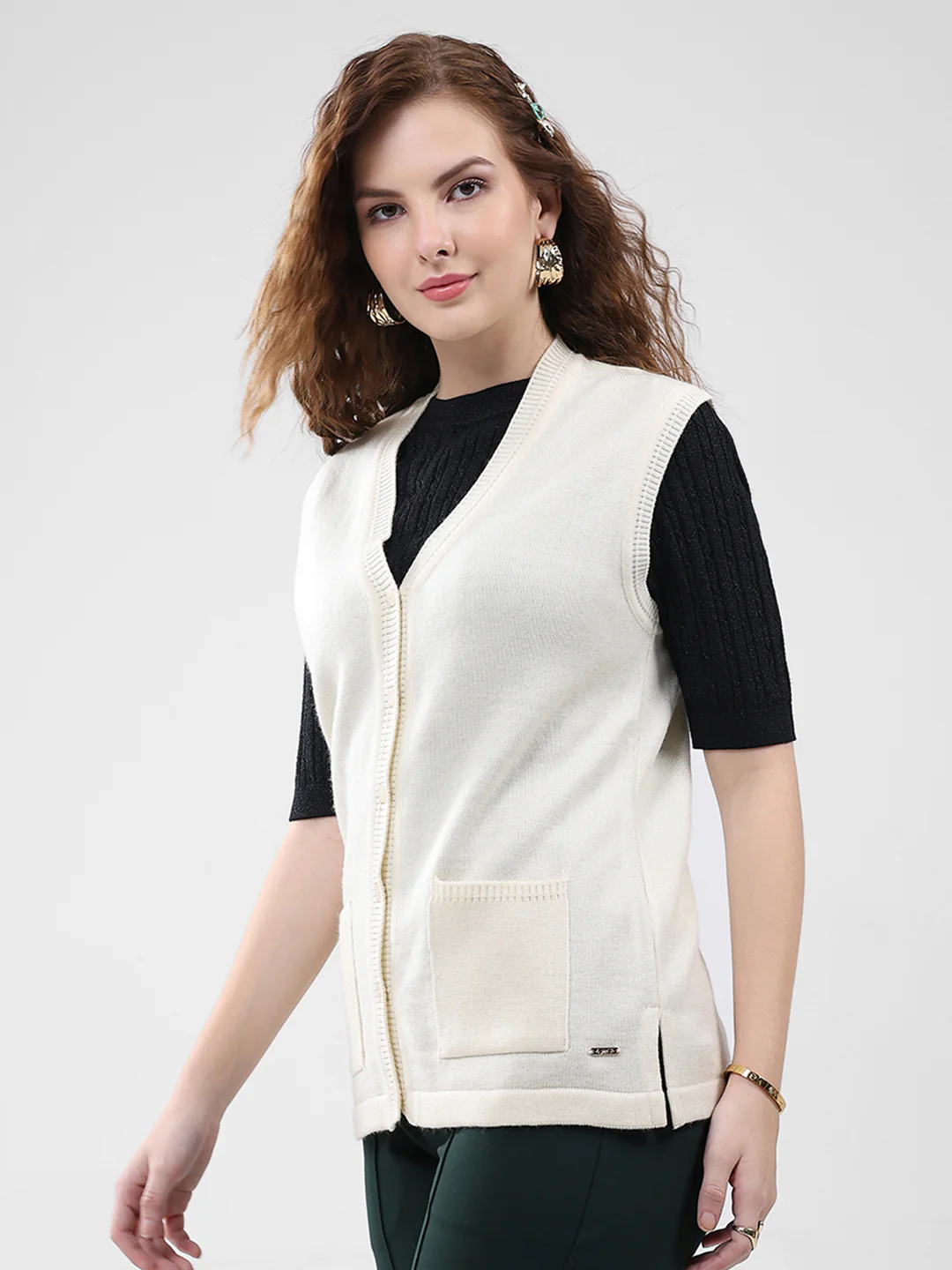 Women Cream Solid V Neck Sleeveless Cardigan - Image 3