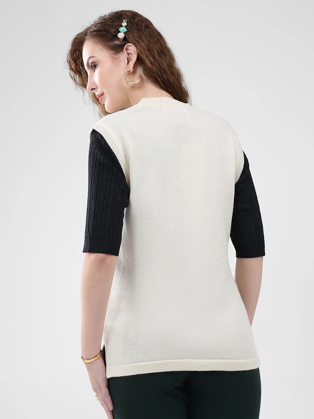 Women Cream Solid V Neck Sleeveless Cardigan - Image 5